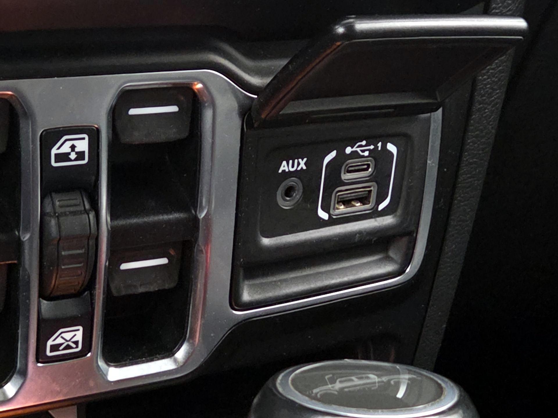 Thumbnail: 2021 Jeep Gladiator - 19