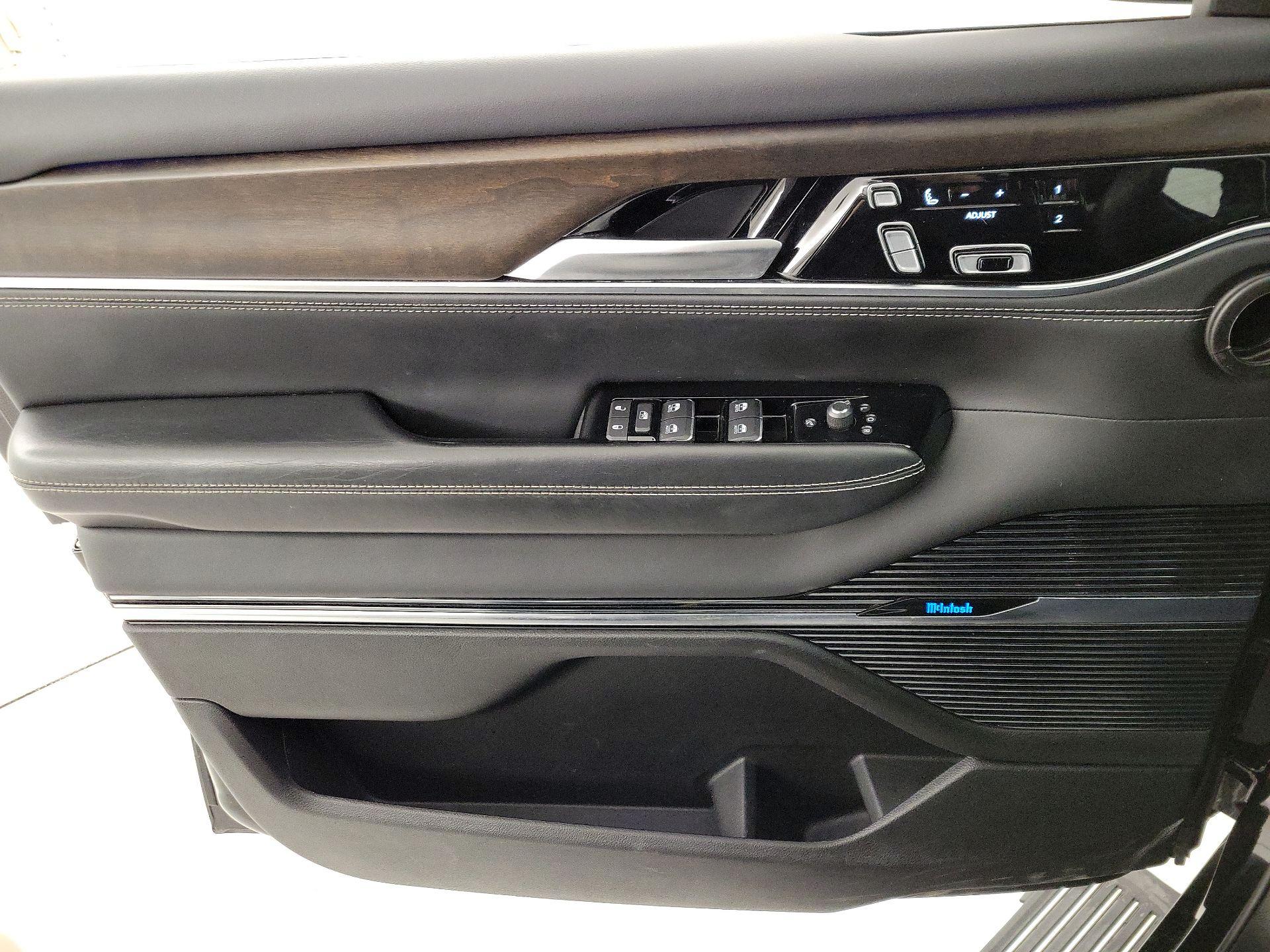 Thumbnail: 2024 Jeep Grand Wagoneer L - 12