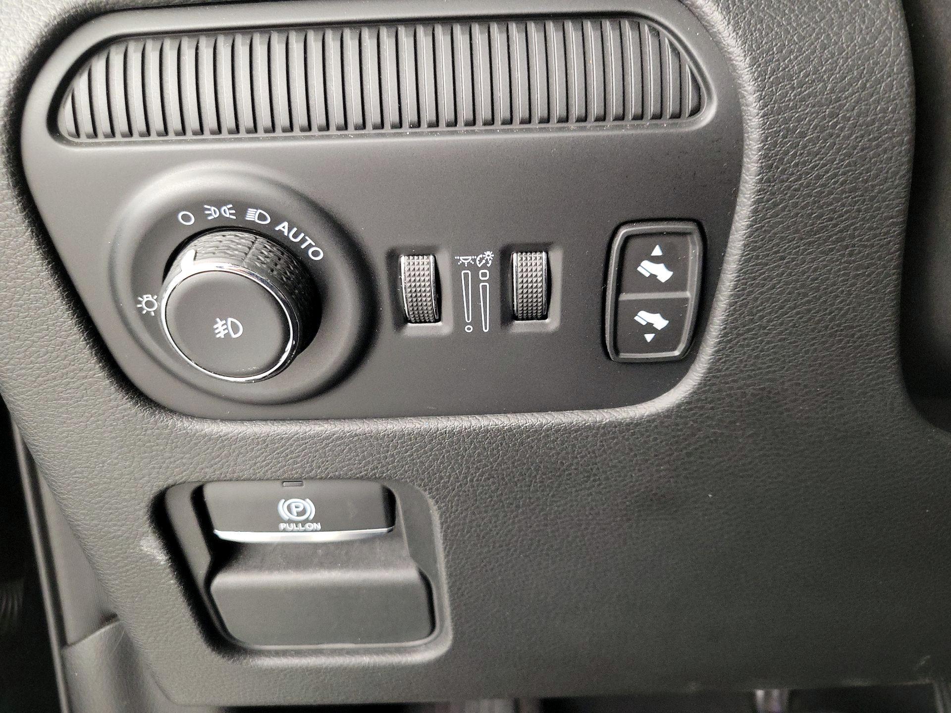 Thumbnail: 2024 Jeep Grand Wagoneer L - 13