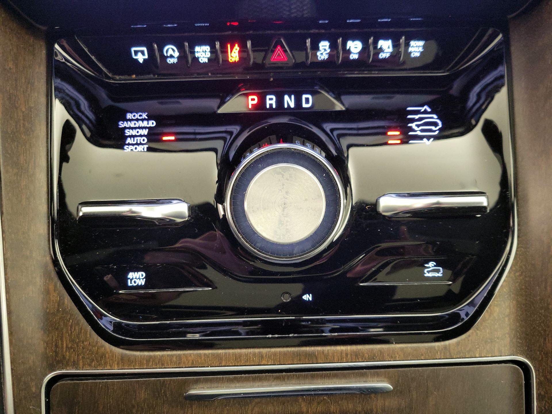 Thumbnail: 2024 Jeep Grand Wagoneer L - 18