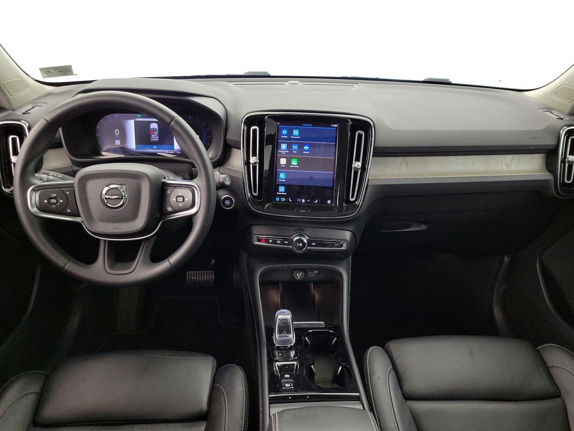 Thumbnail: 2023 Volvo XC40 - 9