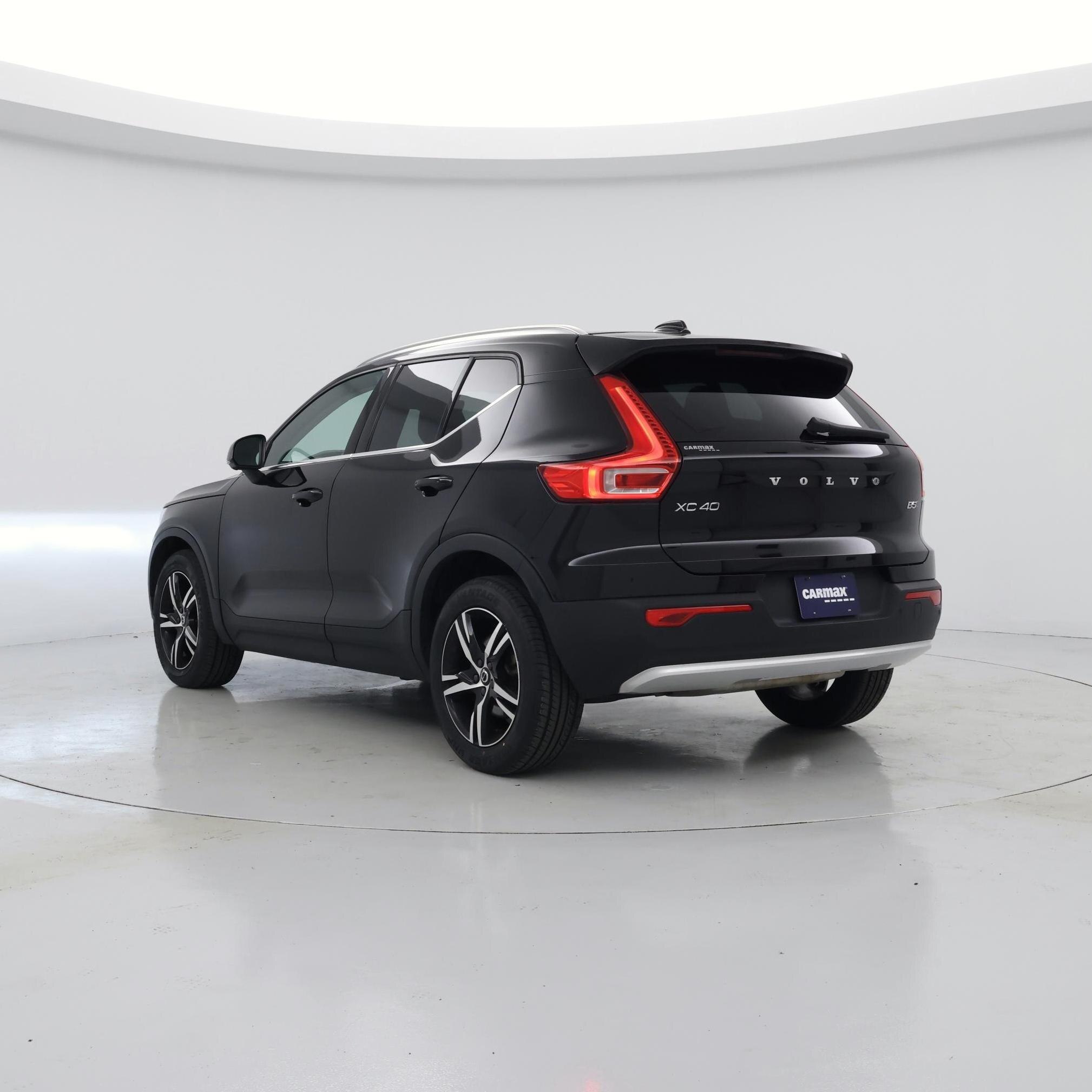 Thumbnail: 2023 Volvo XC40 - 2