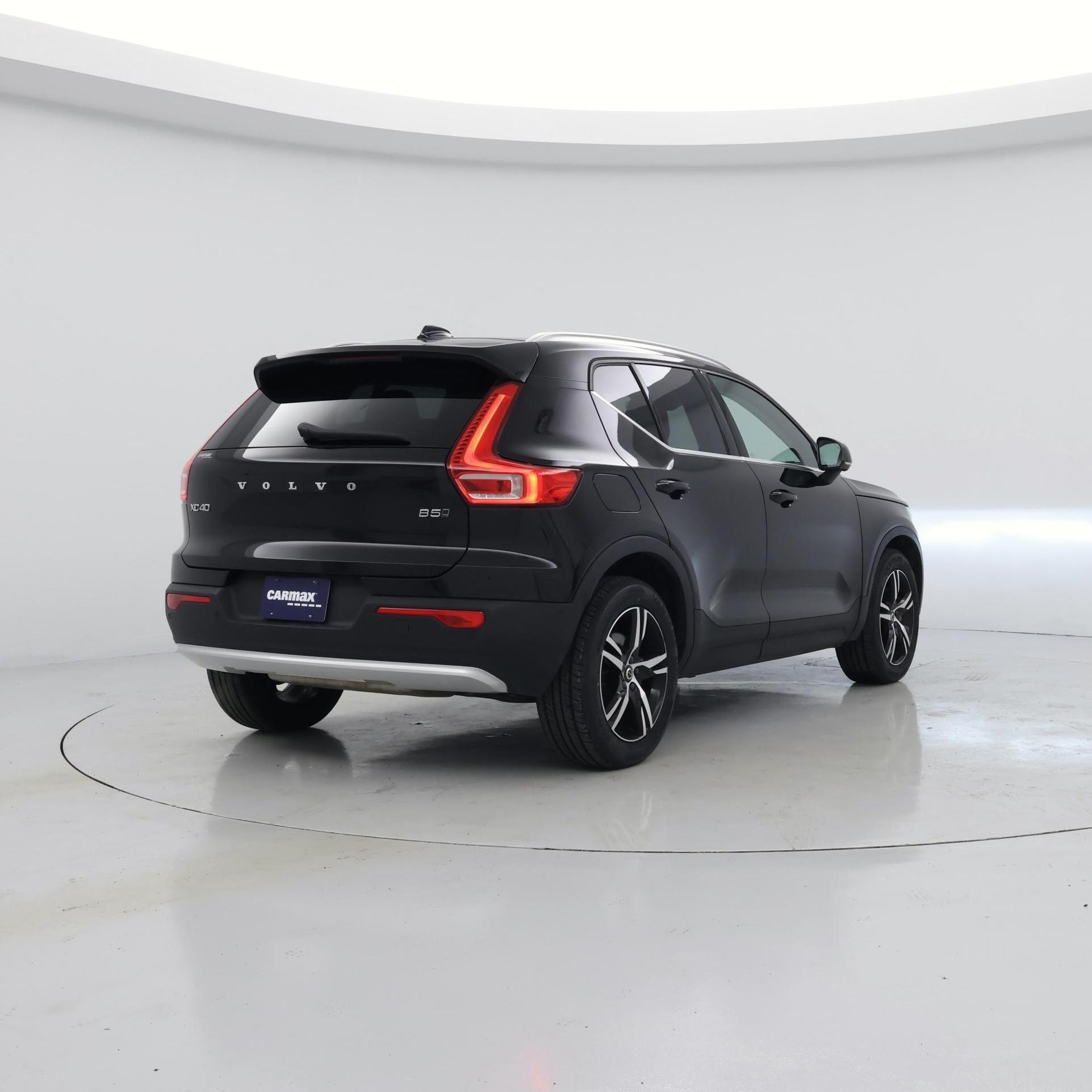 Thumbnail: 2023 Volvo XC40 - 8
