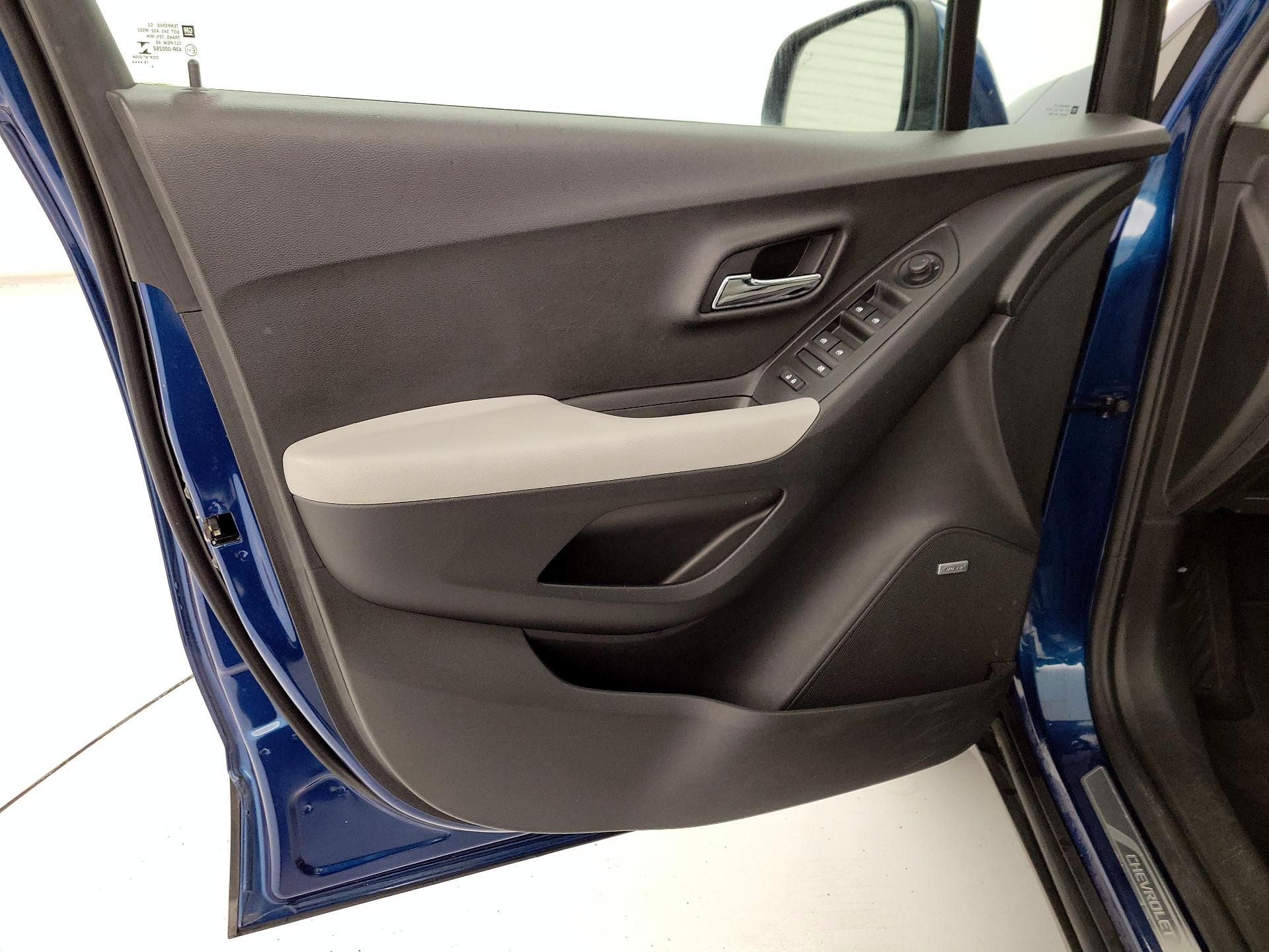 Thumbnail: 2020 Chevrolet Trax - 12