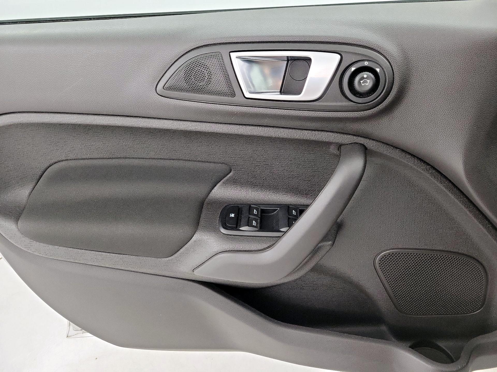 Thumbnail: 2015 Ford Fiesta - 12