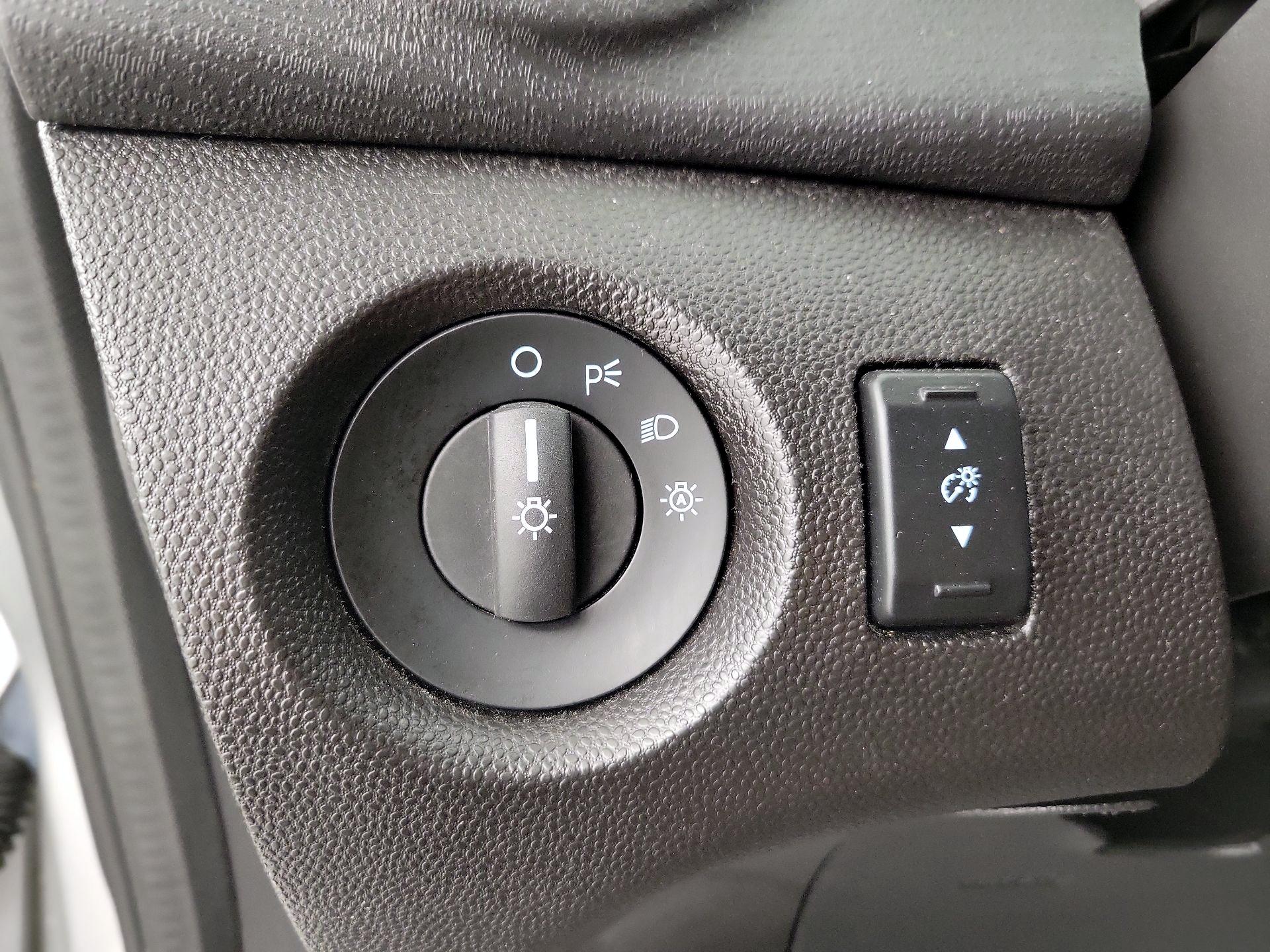 Thumbnail: 2015 Ford Fiesta - 13