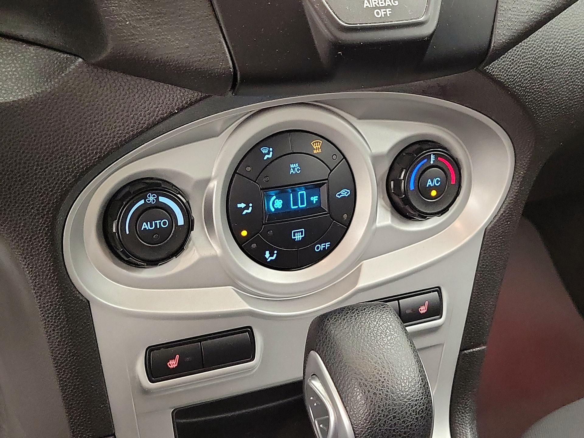 Thumbnail: 2015 Ford Fiesta - 15