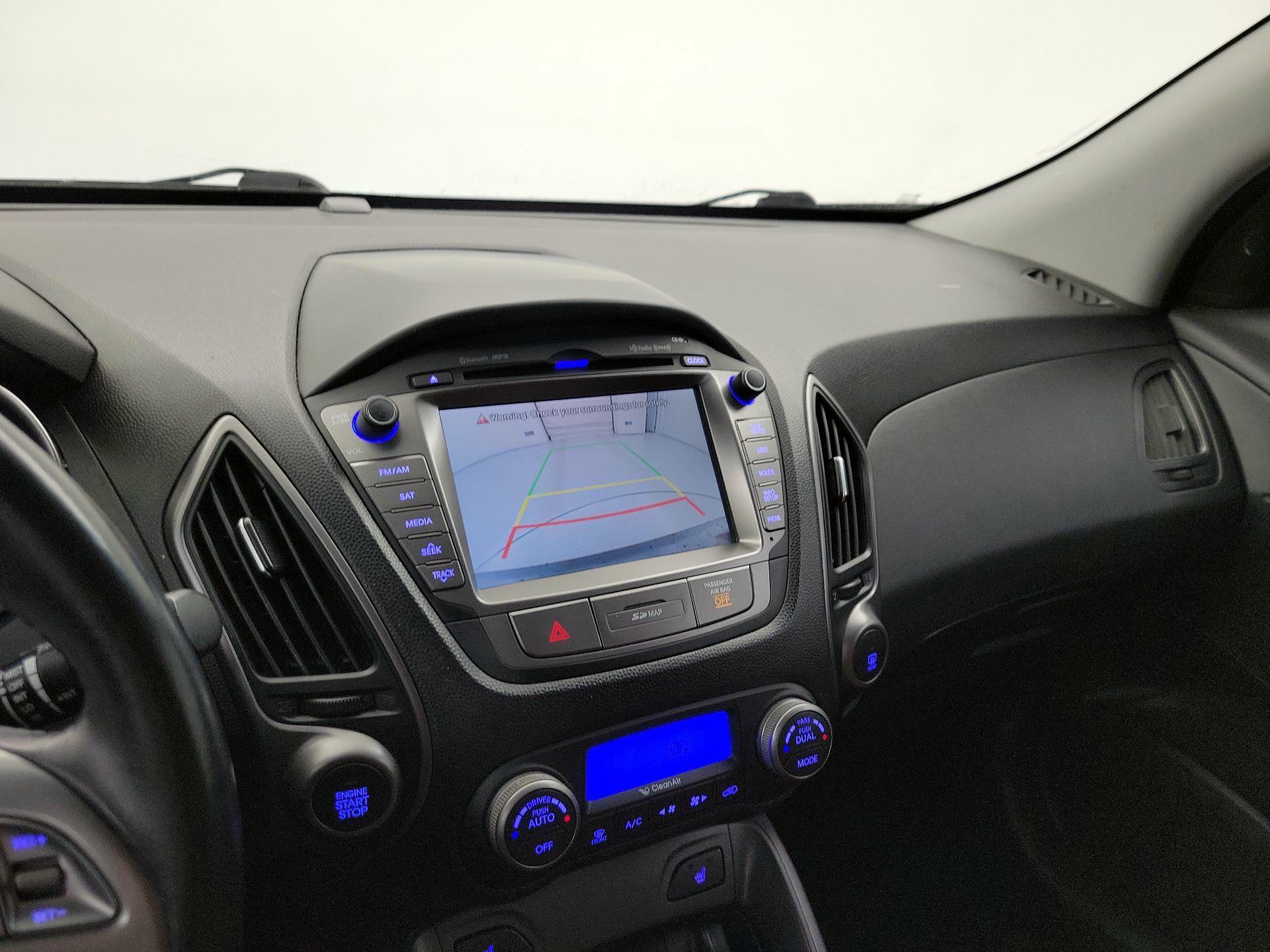 Thumbnail: 2015 Hyundai Tucson - 15