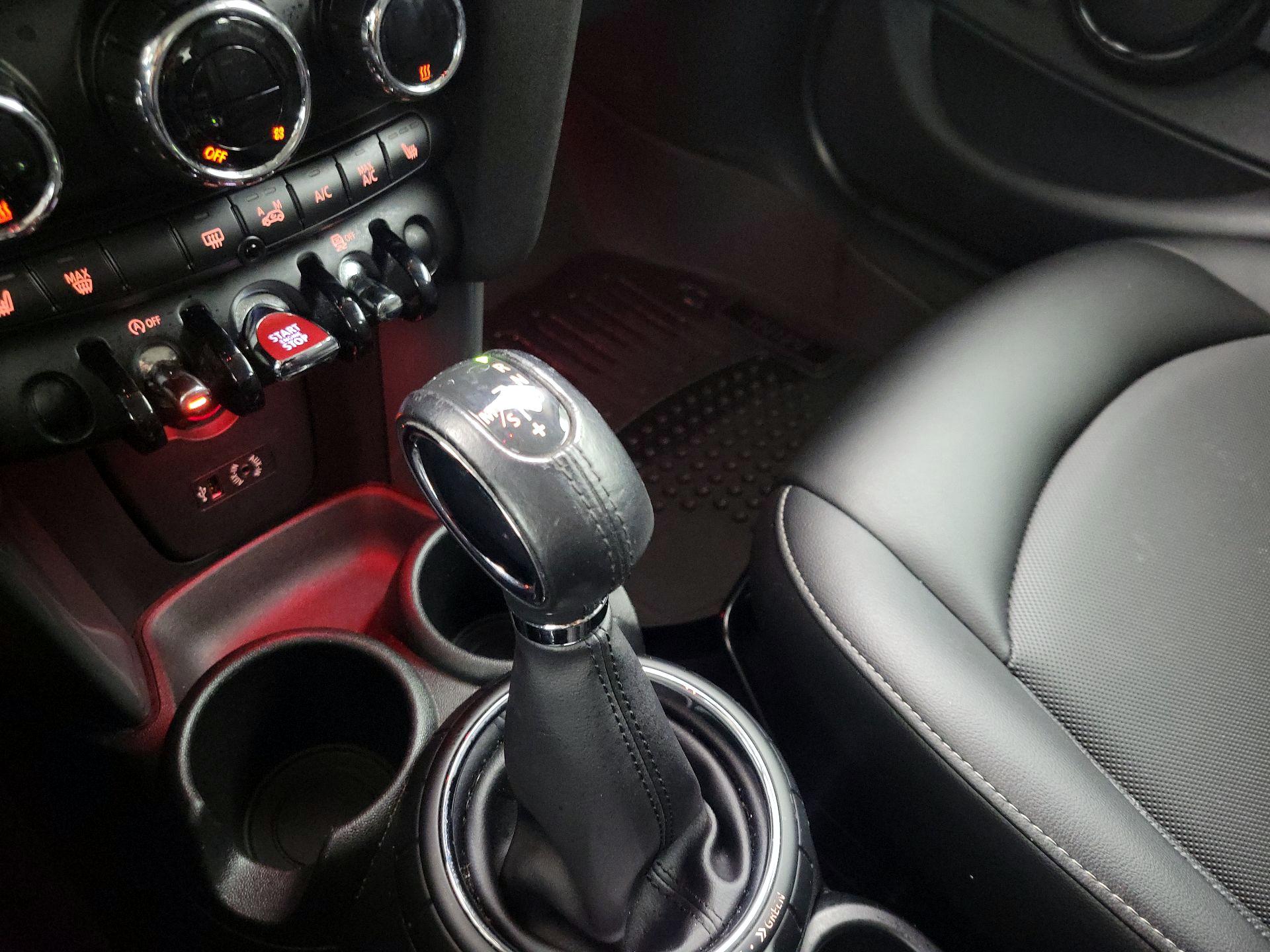 Thumbnail: 2015 MINI Cooper Hardtop - 16