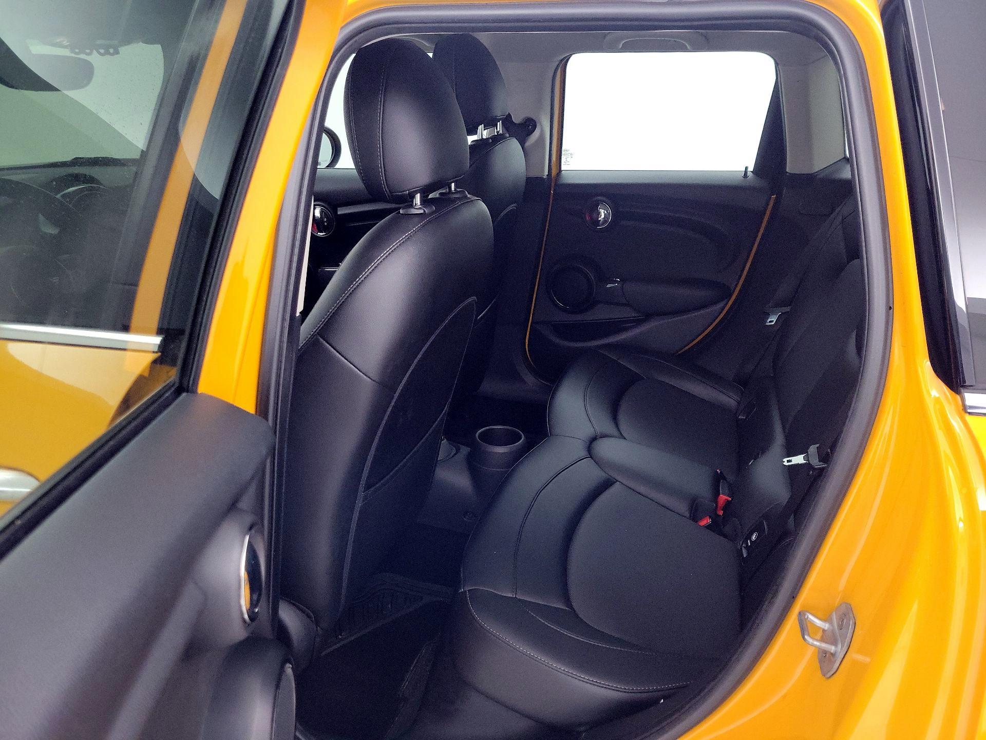 Thumbnail: 2015 MINI Cooper Hardtop - 18