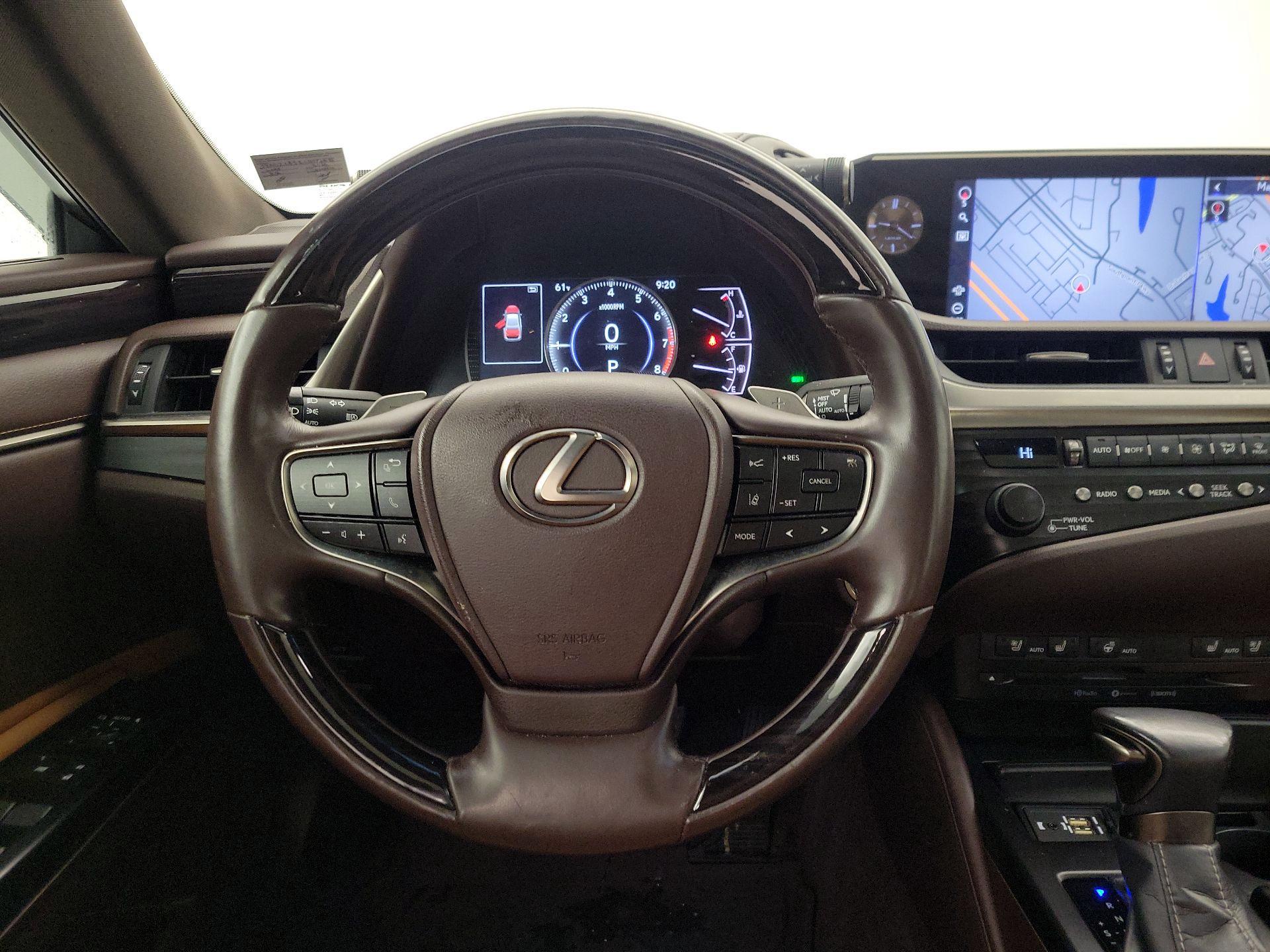 Thumbnail: 2020 Lexus ES - 10