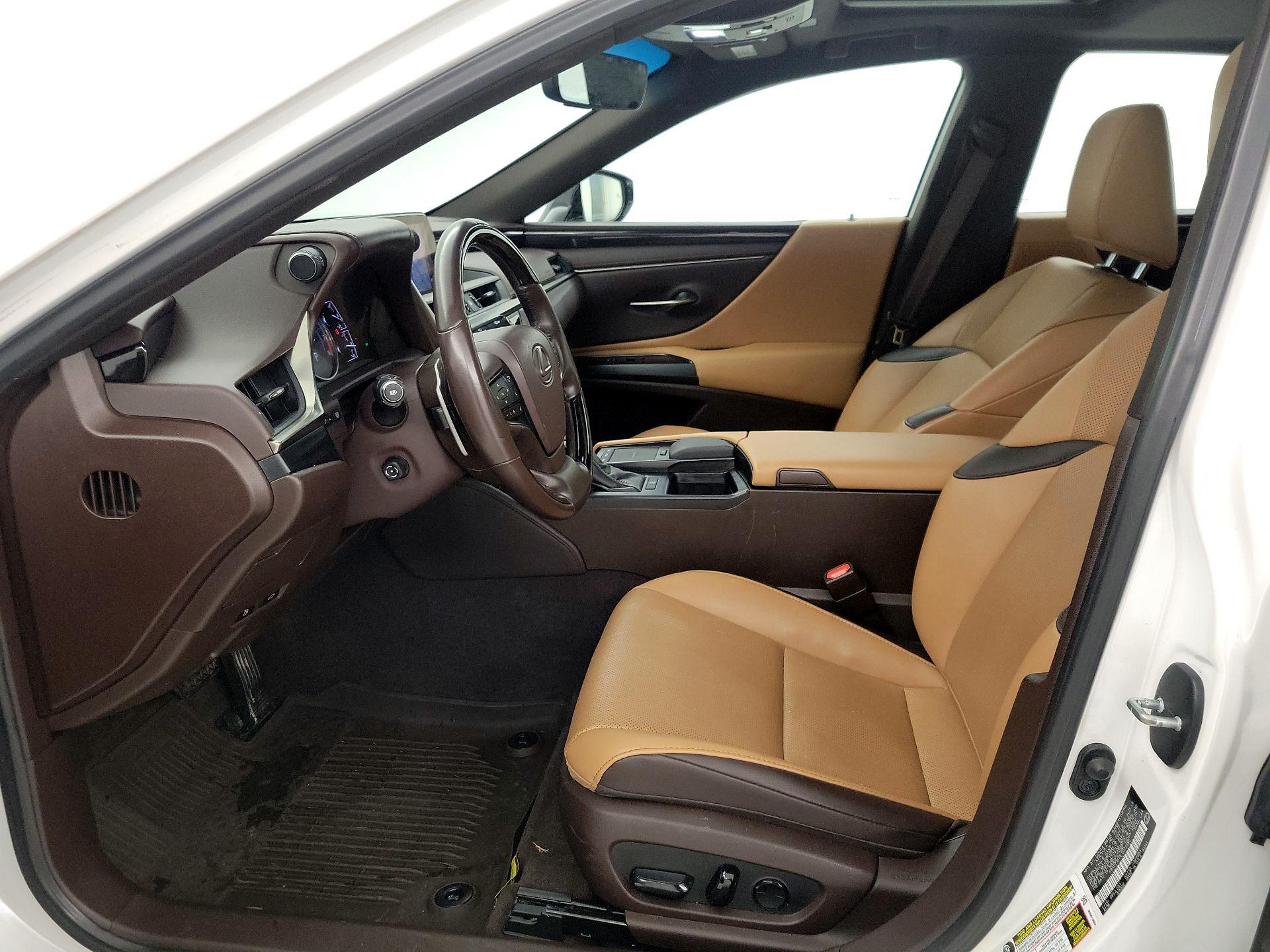 Thumbnail: 2020 Lexus ES - 11