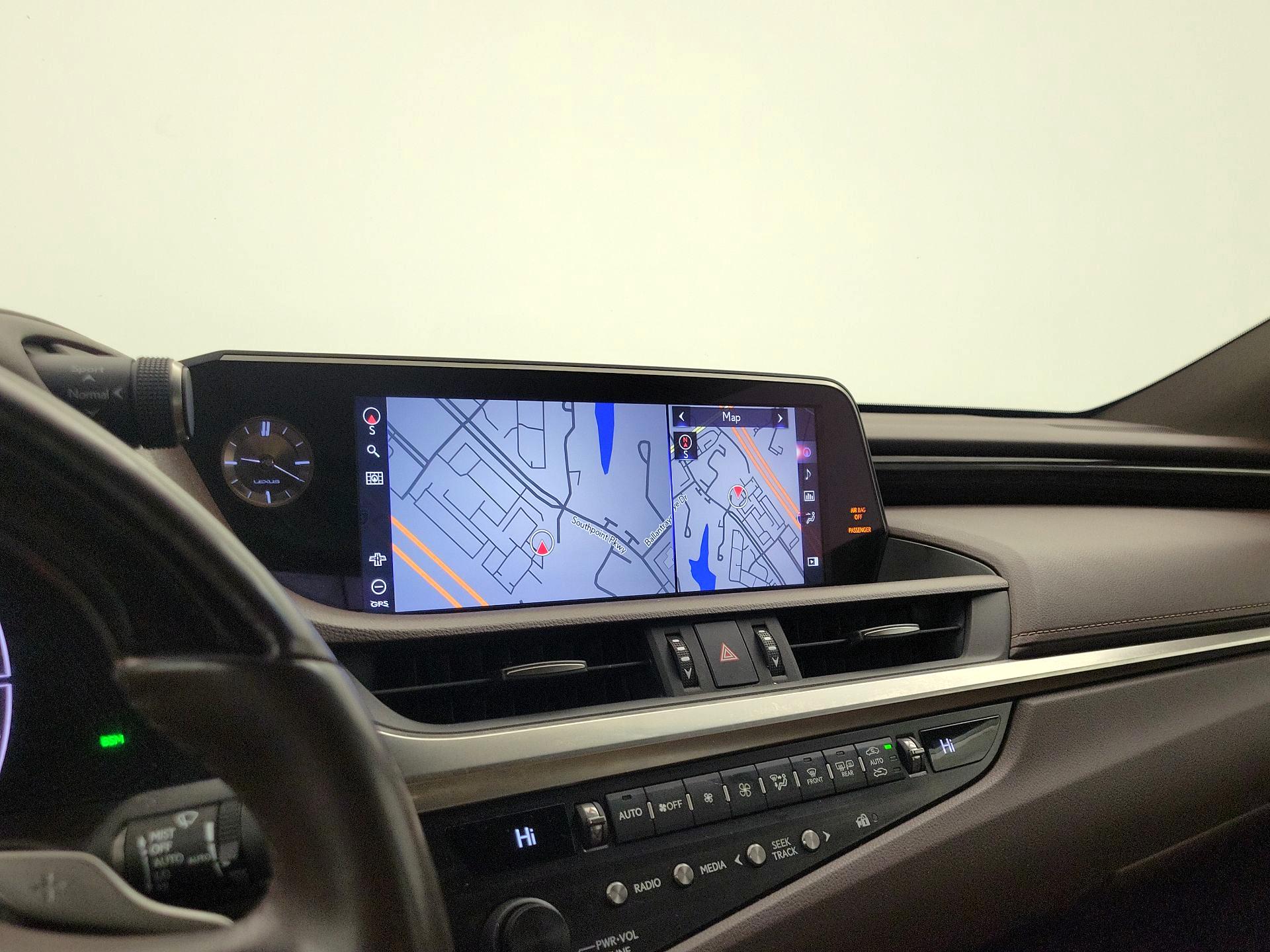 Thumbnail: 2020 Lexus ES - 14