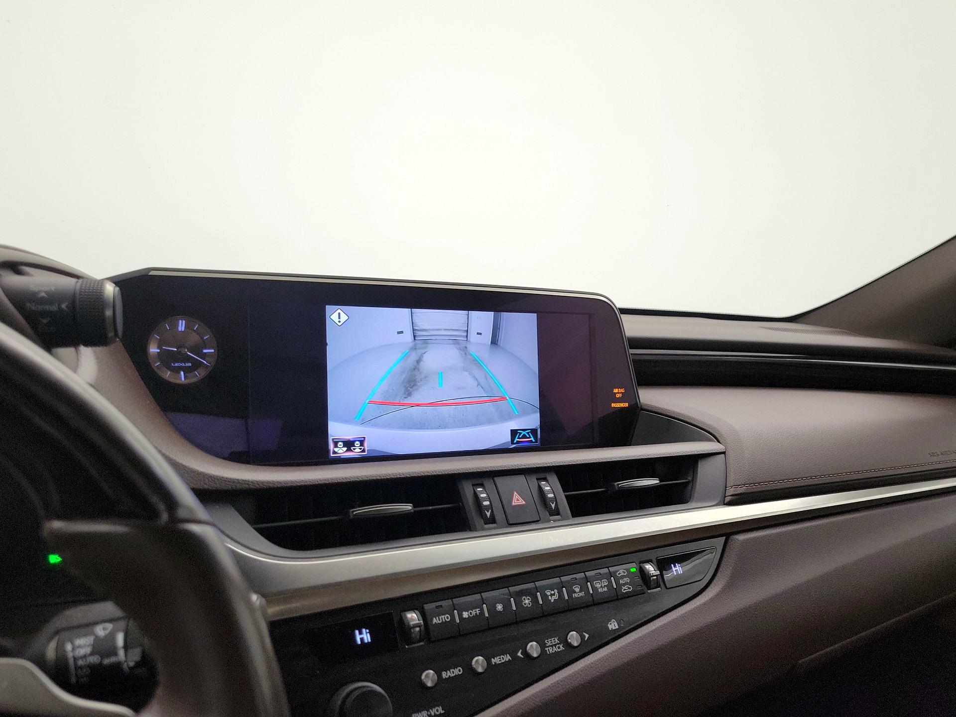 Thumbnail: 2020 Lexus ES - 15
