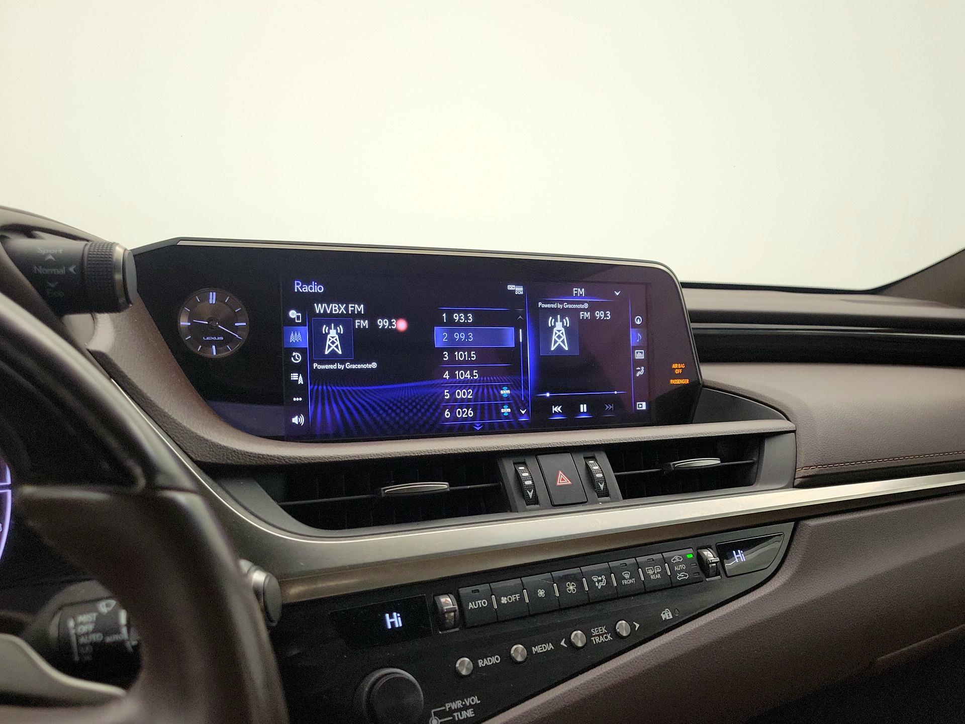 Thumbnail: 2020 Lexus ES - 16