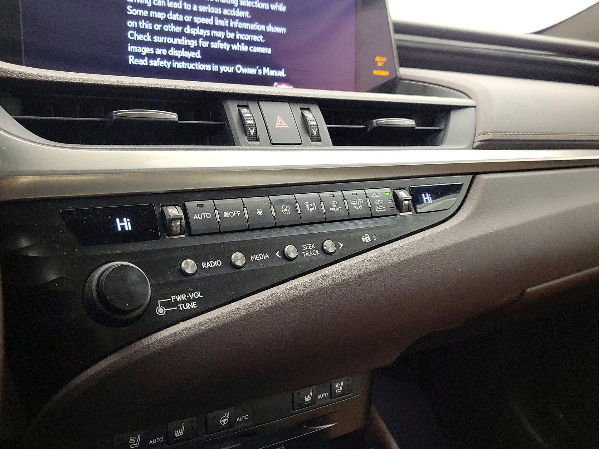Thumbnail: 2020 Lexus ES - 17
