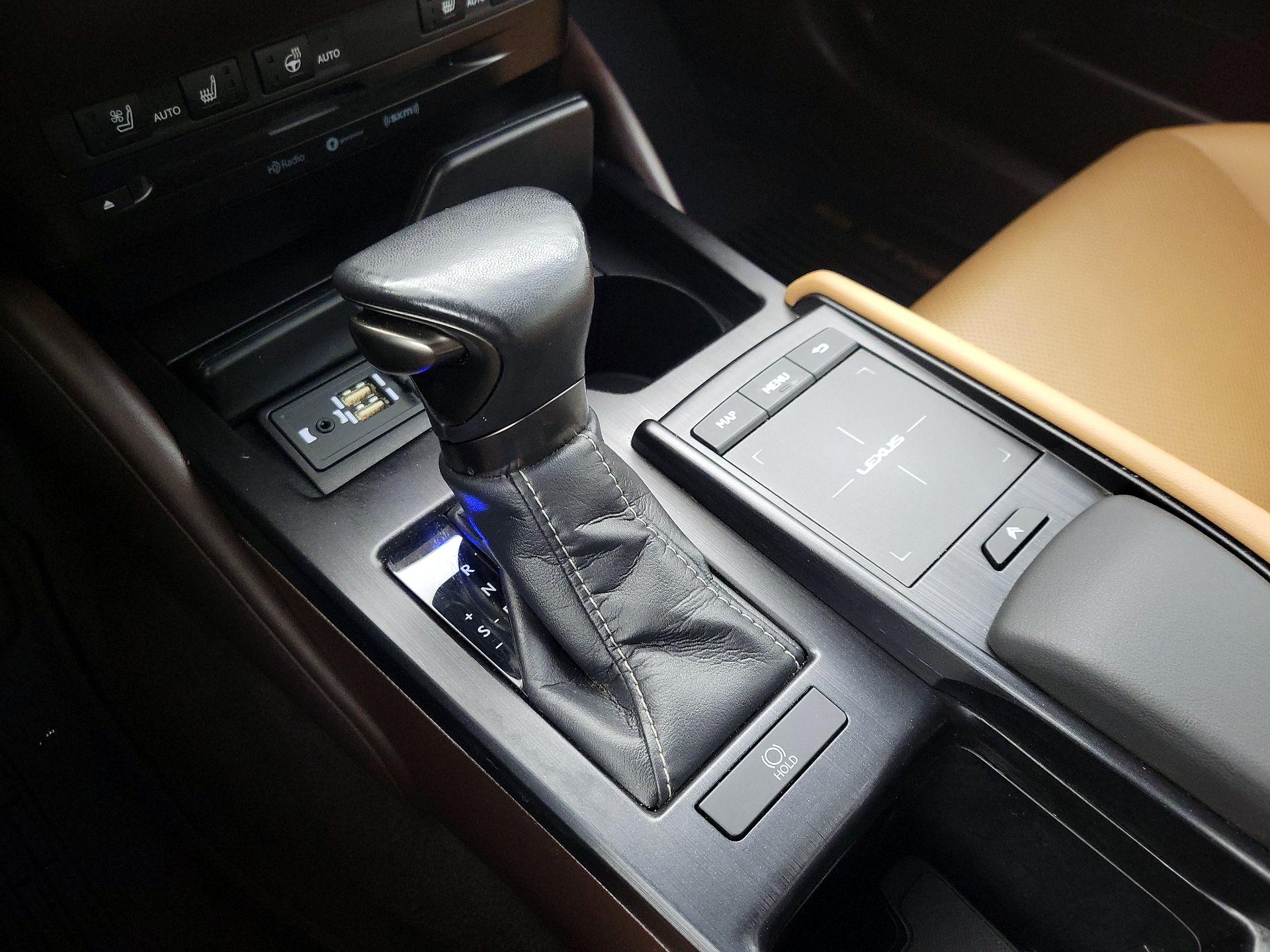 Thumbnail: 2020 Lexus ES - 18