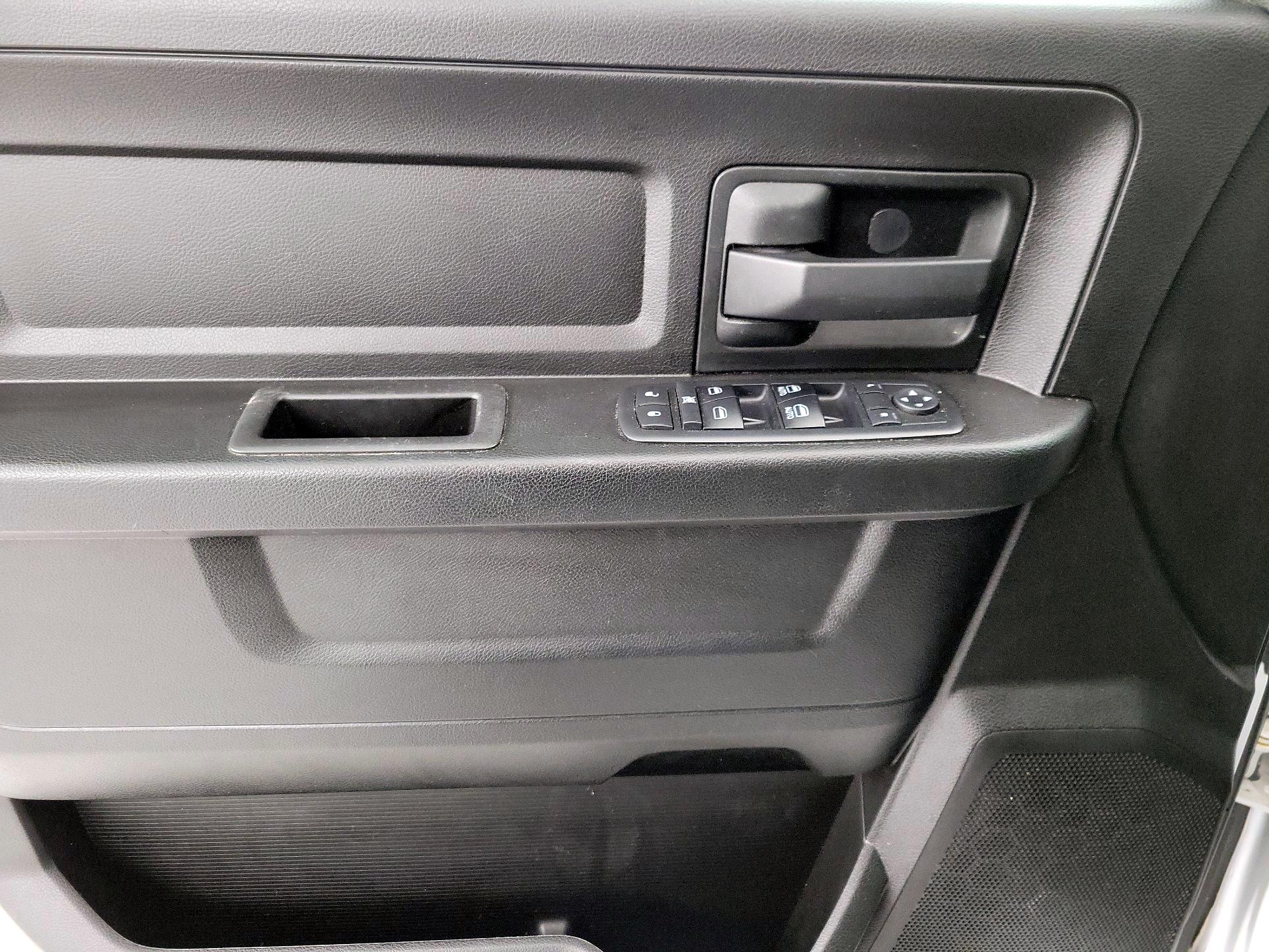 Thumbnail: 2019 RAM 1500 Classic - 12