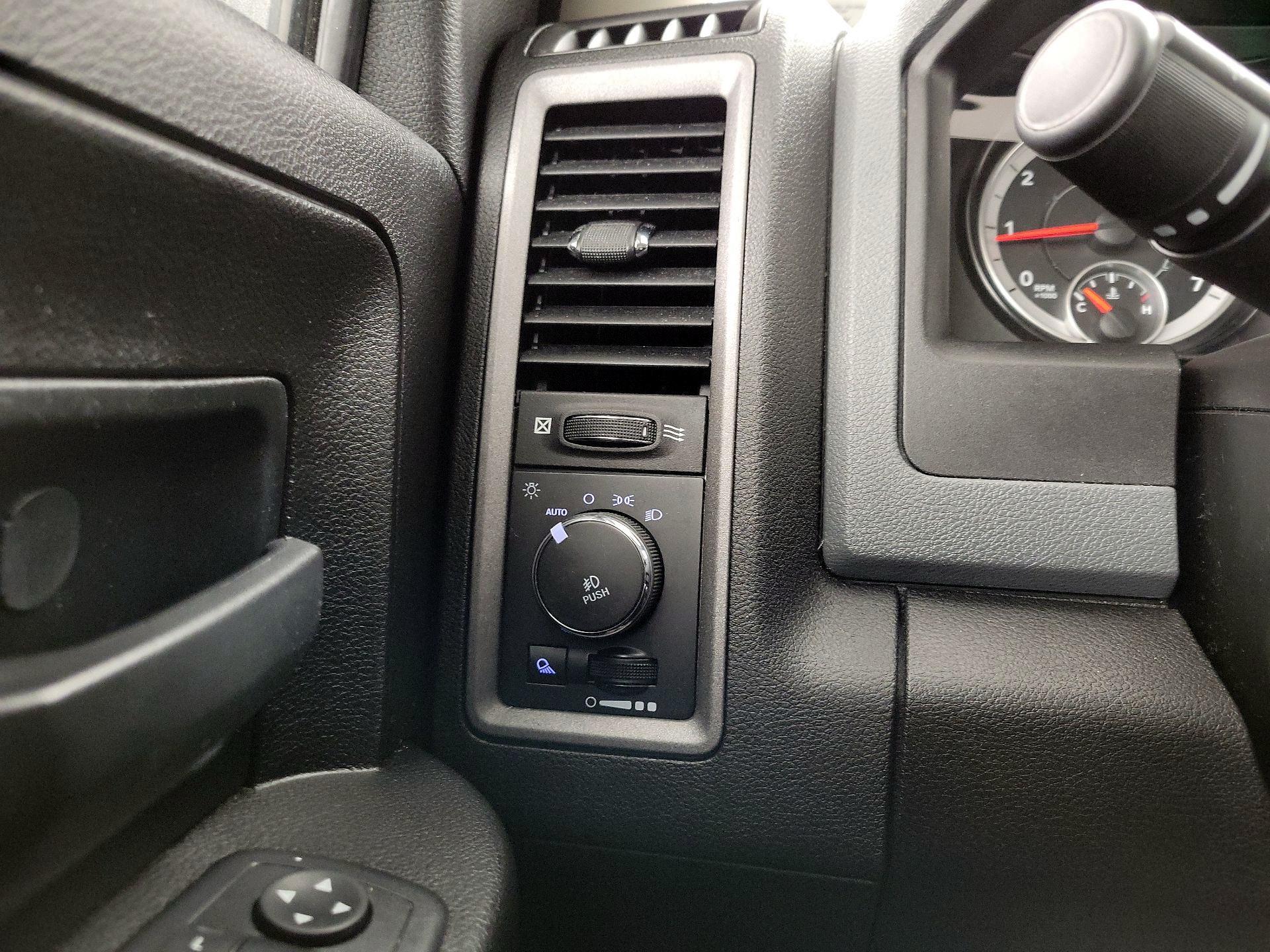 Thumbnail: 2019 RAM 1500 Classic - 13