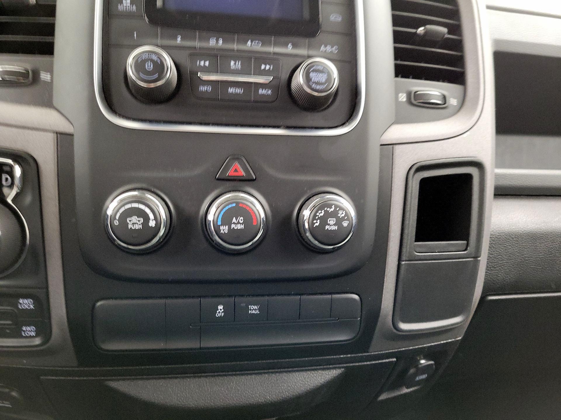 Thumbnail: 2019 RAM 1500 Classic - 16