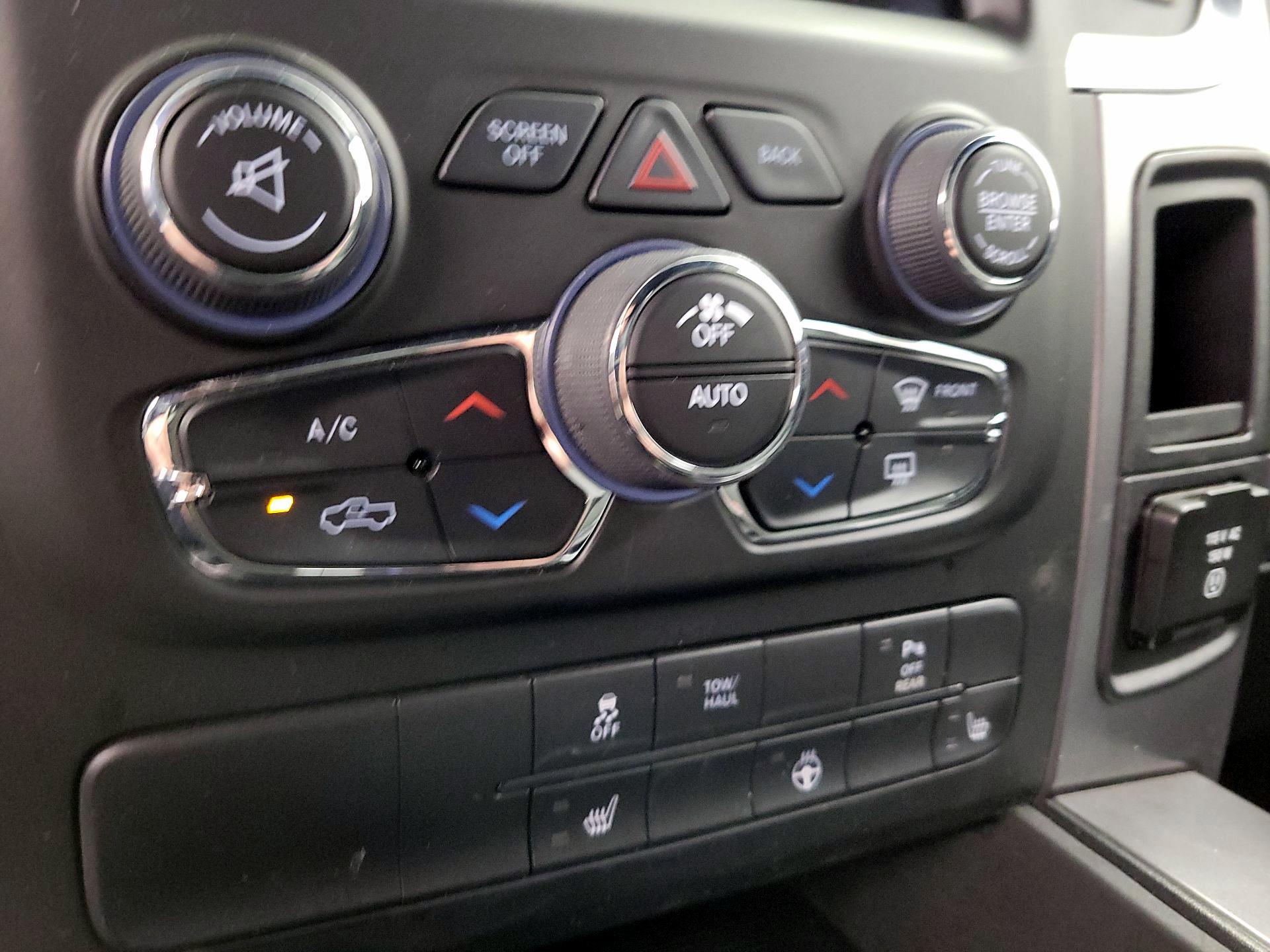 Thumbnail: 2022 RAM 1500 Classic - 17