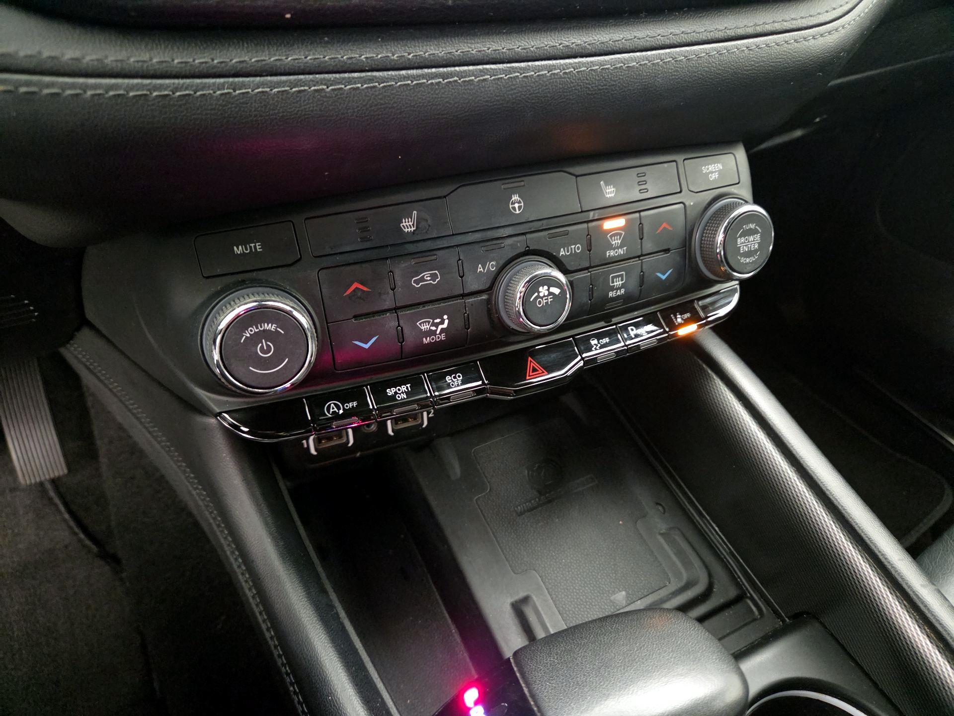 Thumbnail: 2022 Dodge Durango - 16