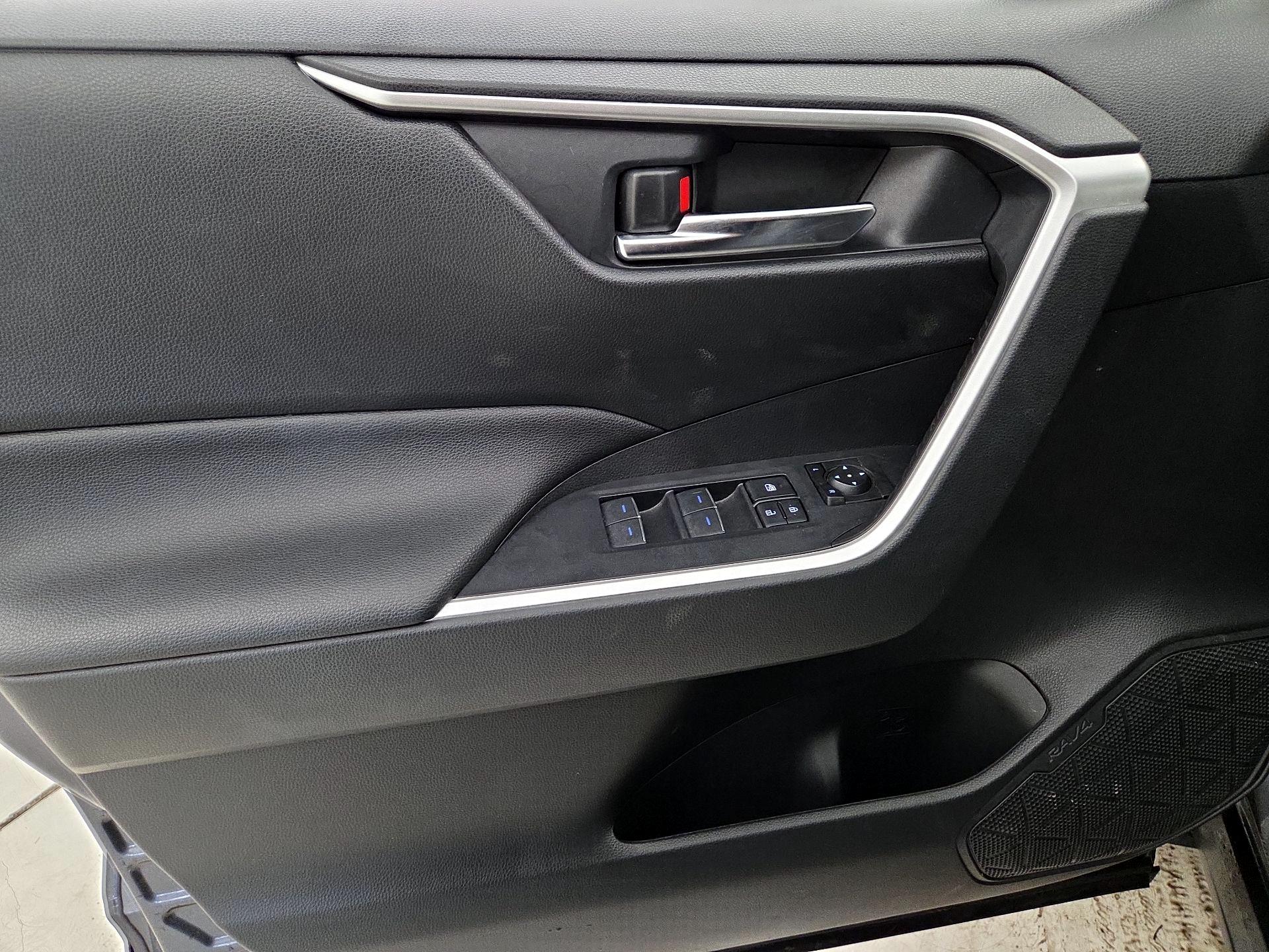 Thumbnail: 2022 Toyota RAV4 - 12