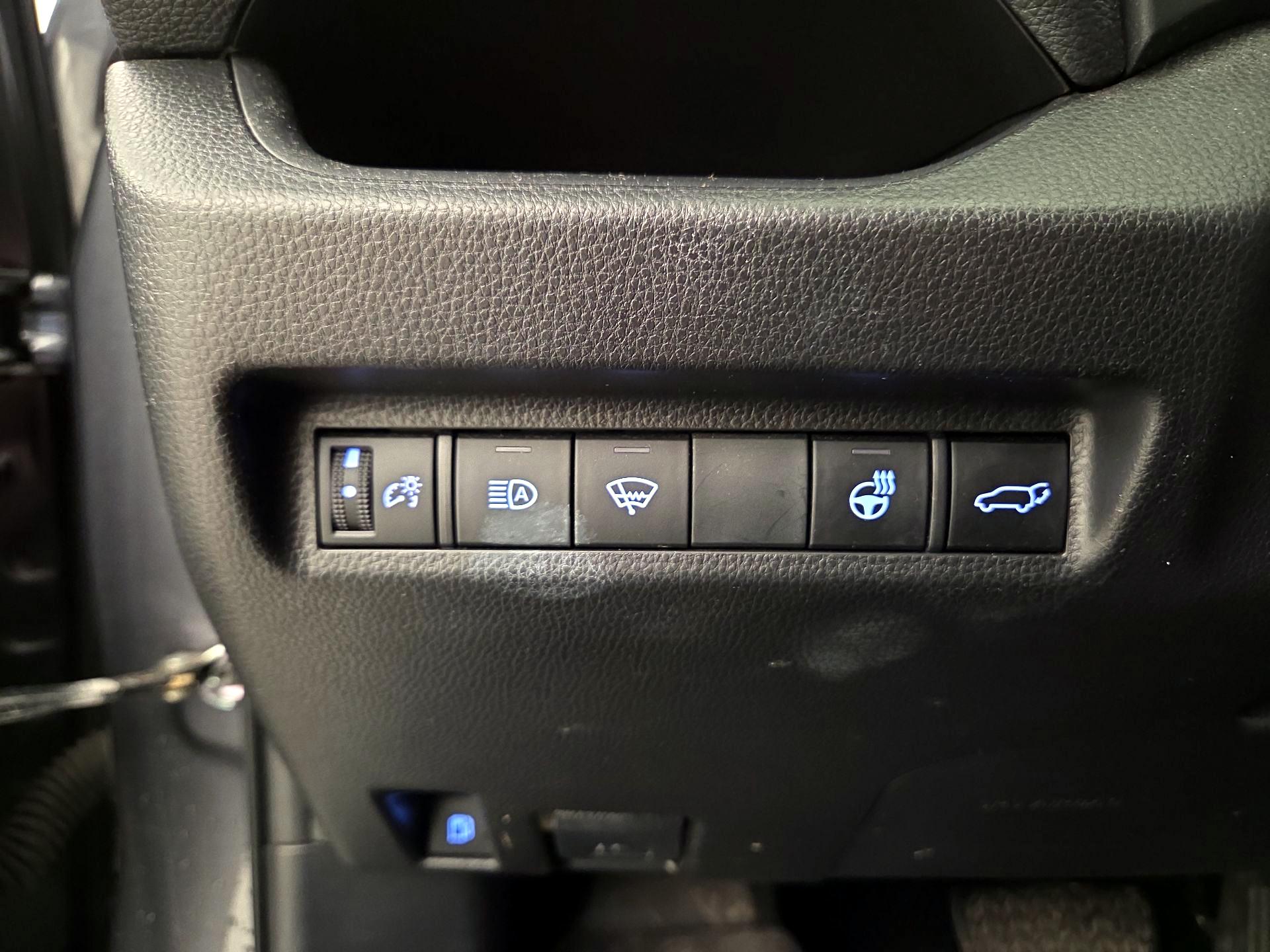 Thumbnail: 2022 Toyota RAV4 - 13