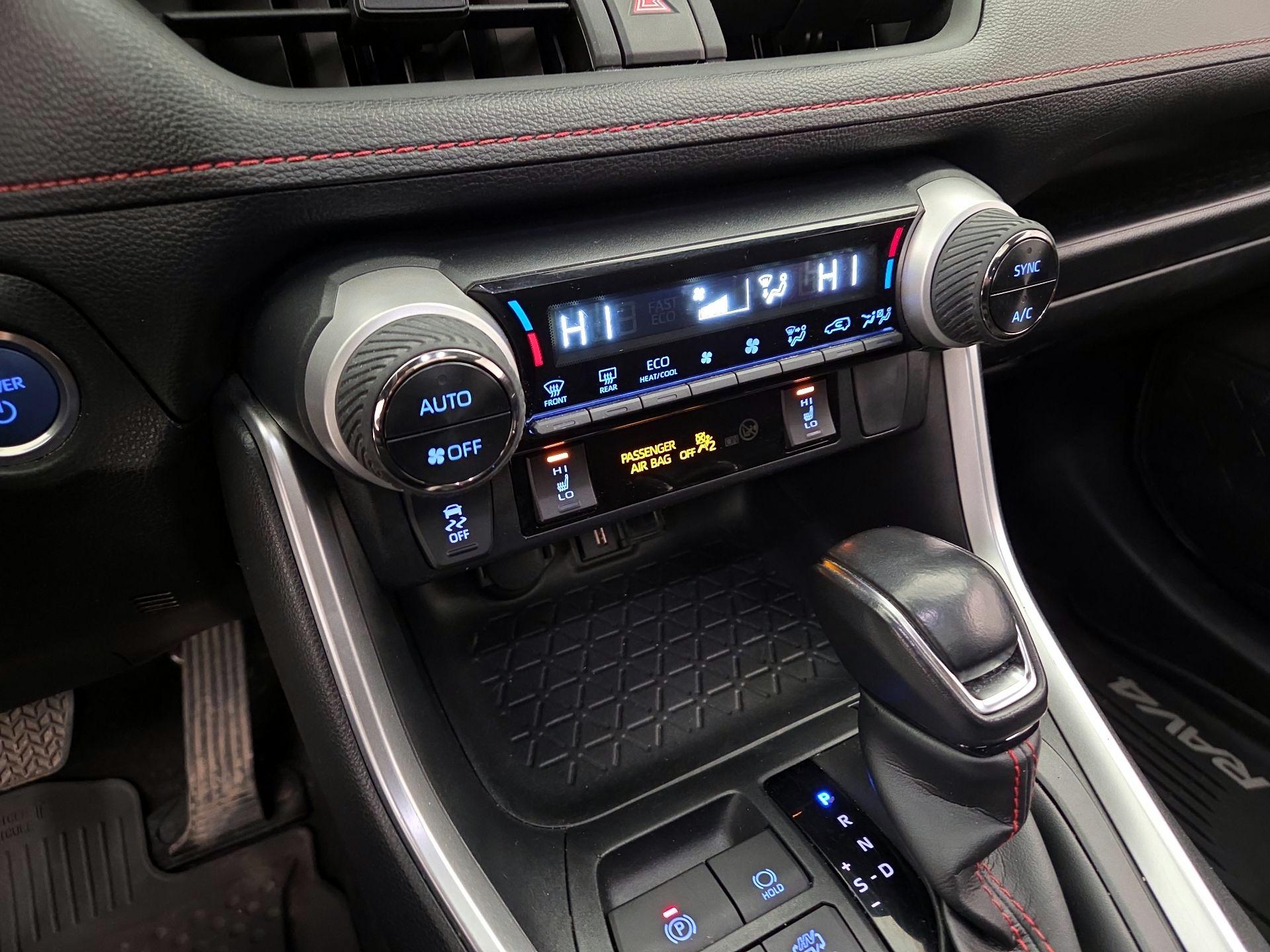 Thumbnail: 2022 Toyota RAV4 - 16