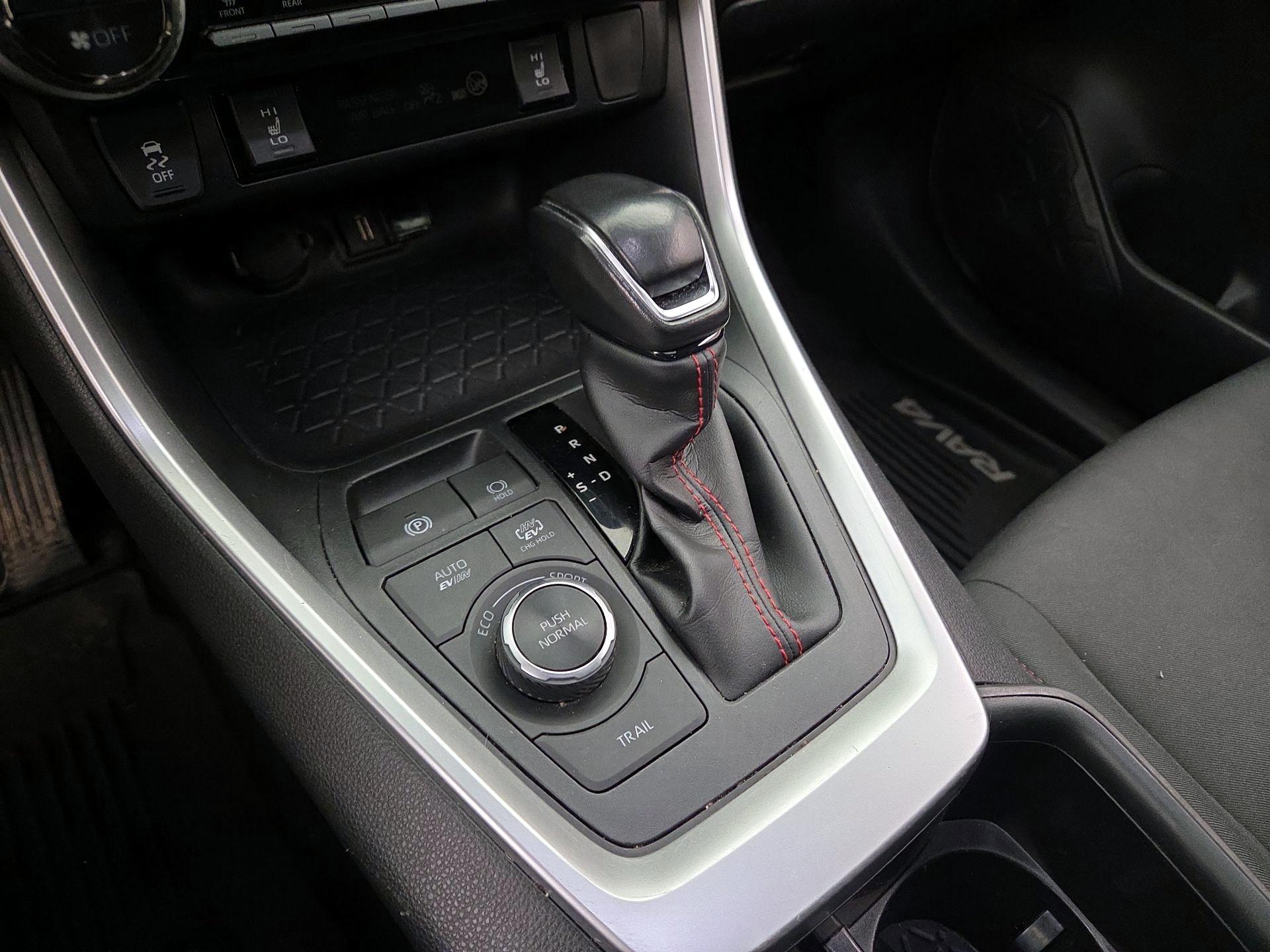 Thumbnail: 2022 Toyota RAV4 - 17