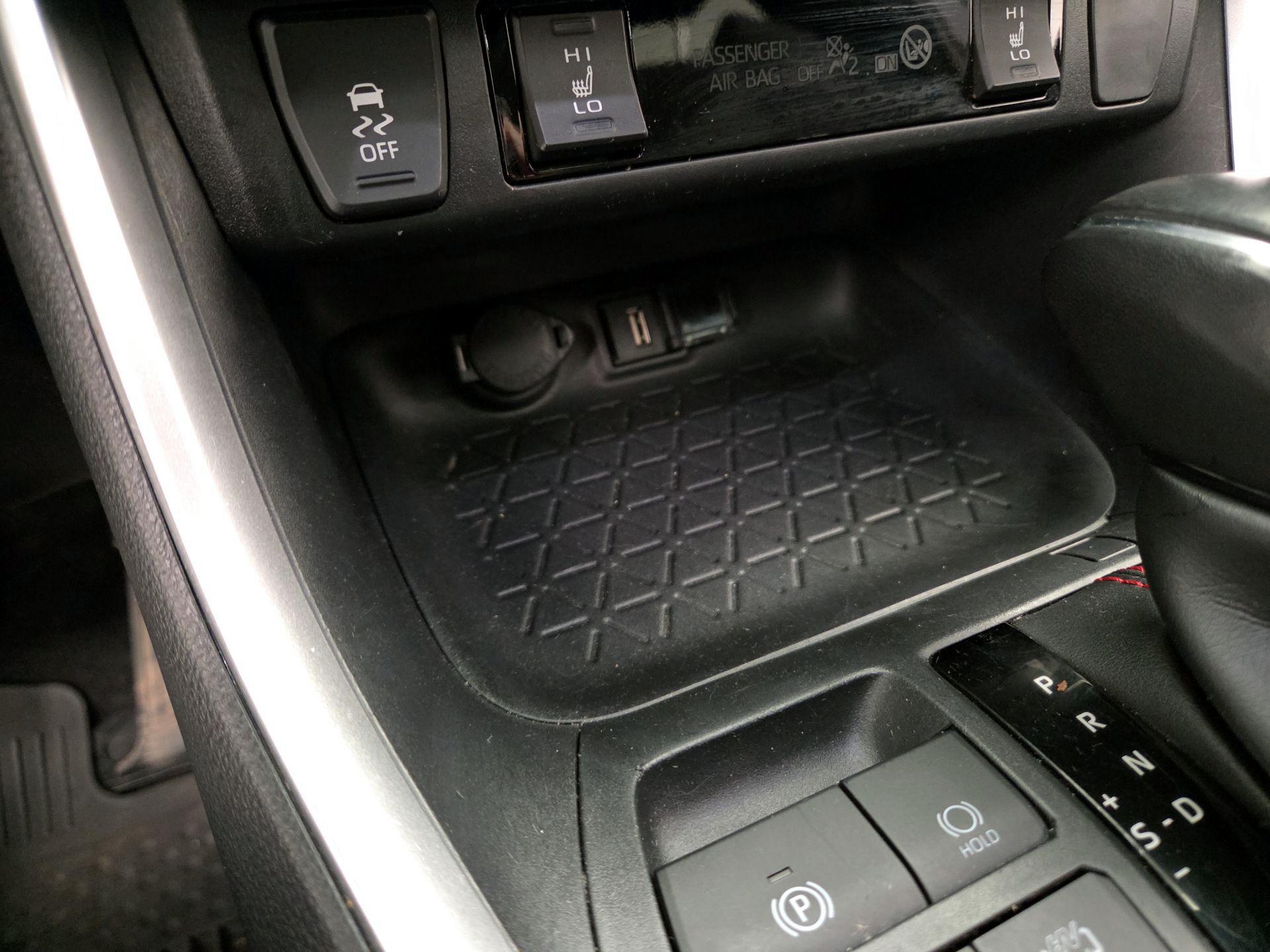 Thumbnail: 2022 Toyota RAV4 - 18