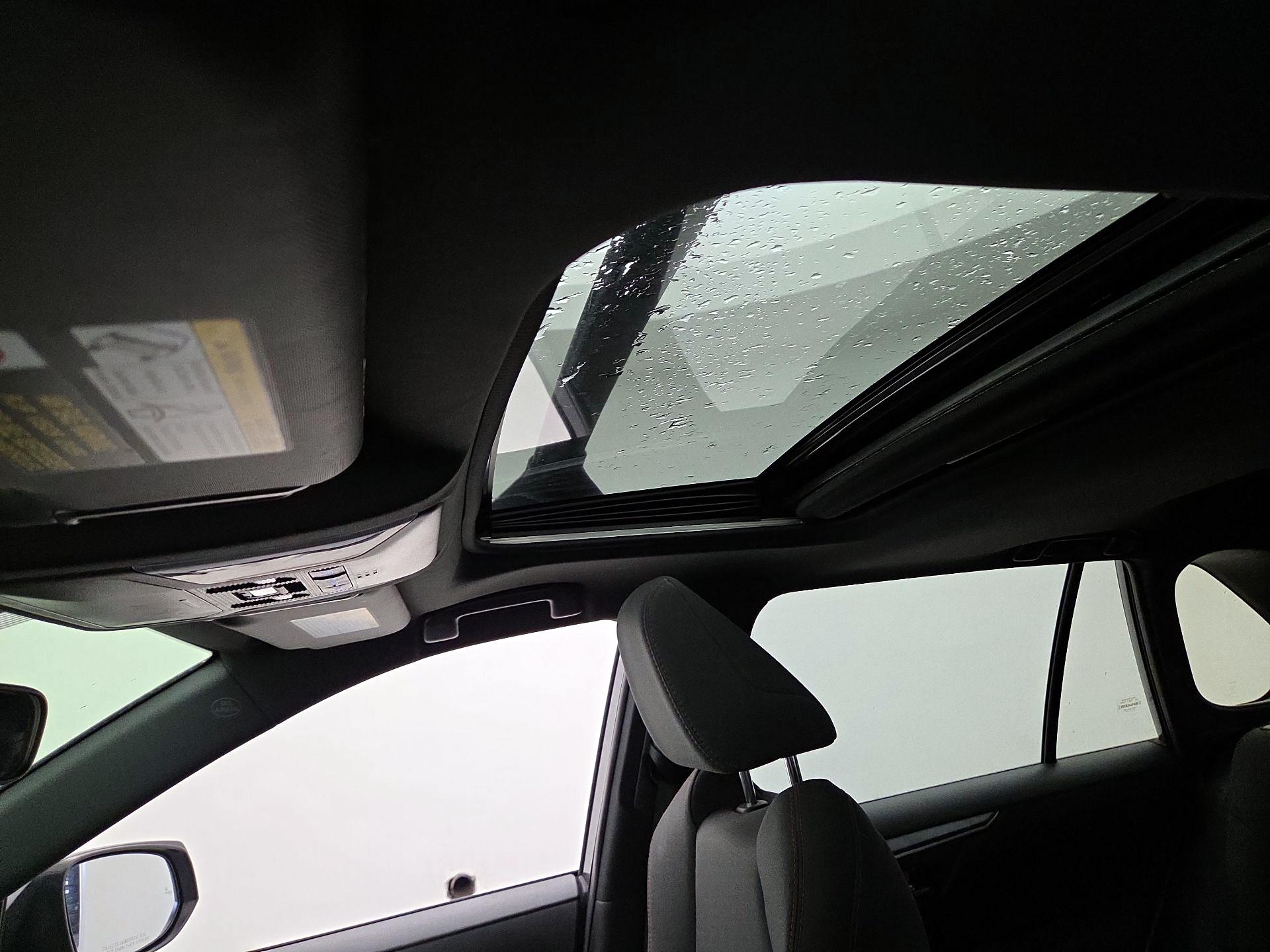 Thumbnail: 2022 Toyota RAV4 - 19