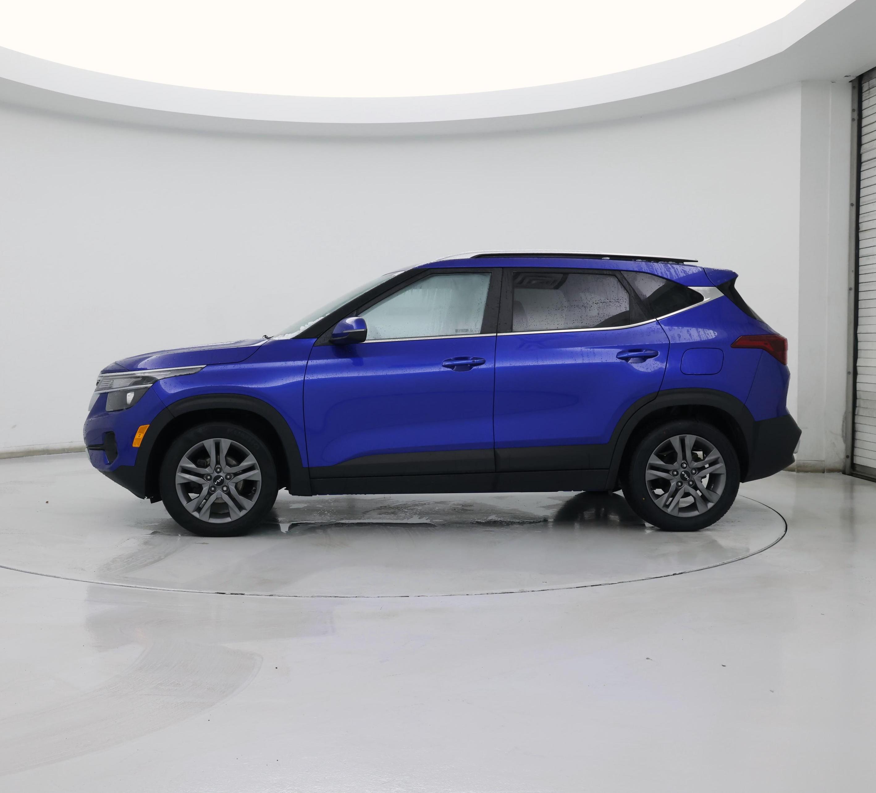 Thumbnail: 2023 Kia Seltos - 3