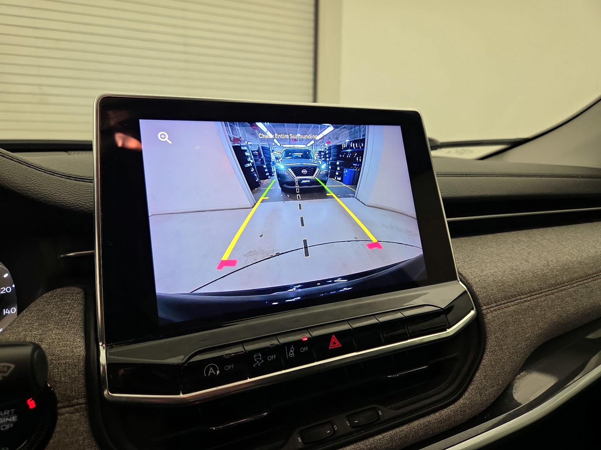 Thumbnail: 2022 Jeep Compass - 14