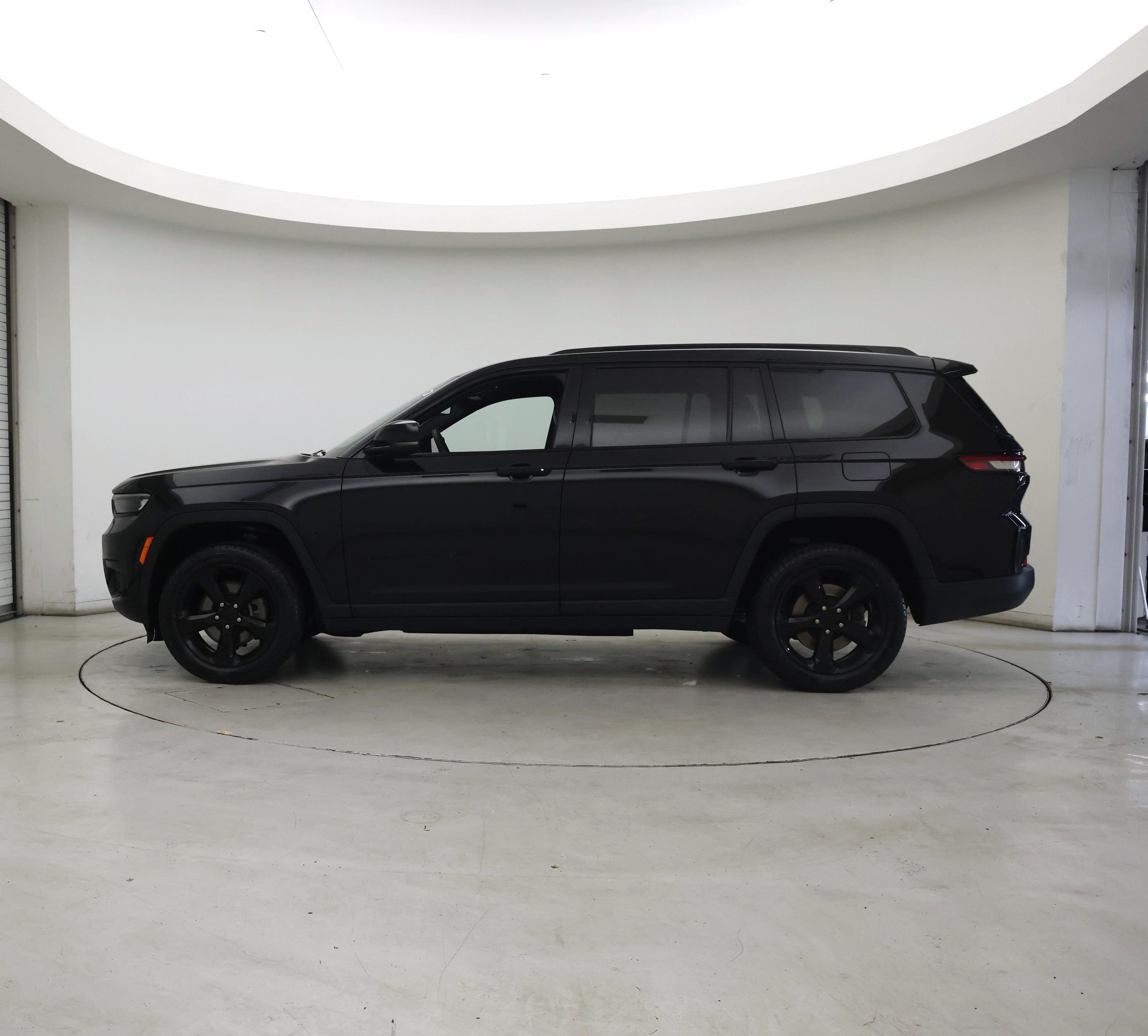 Thumbnail: 2023 Jeep Grand Cherokee L - 3