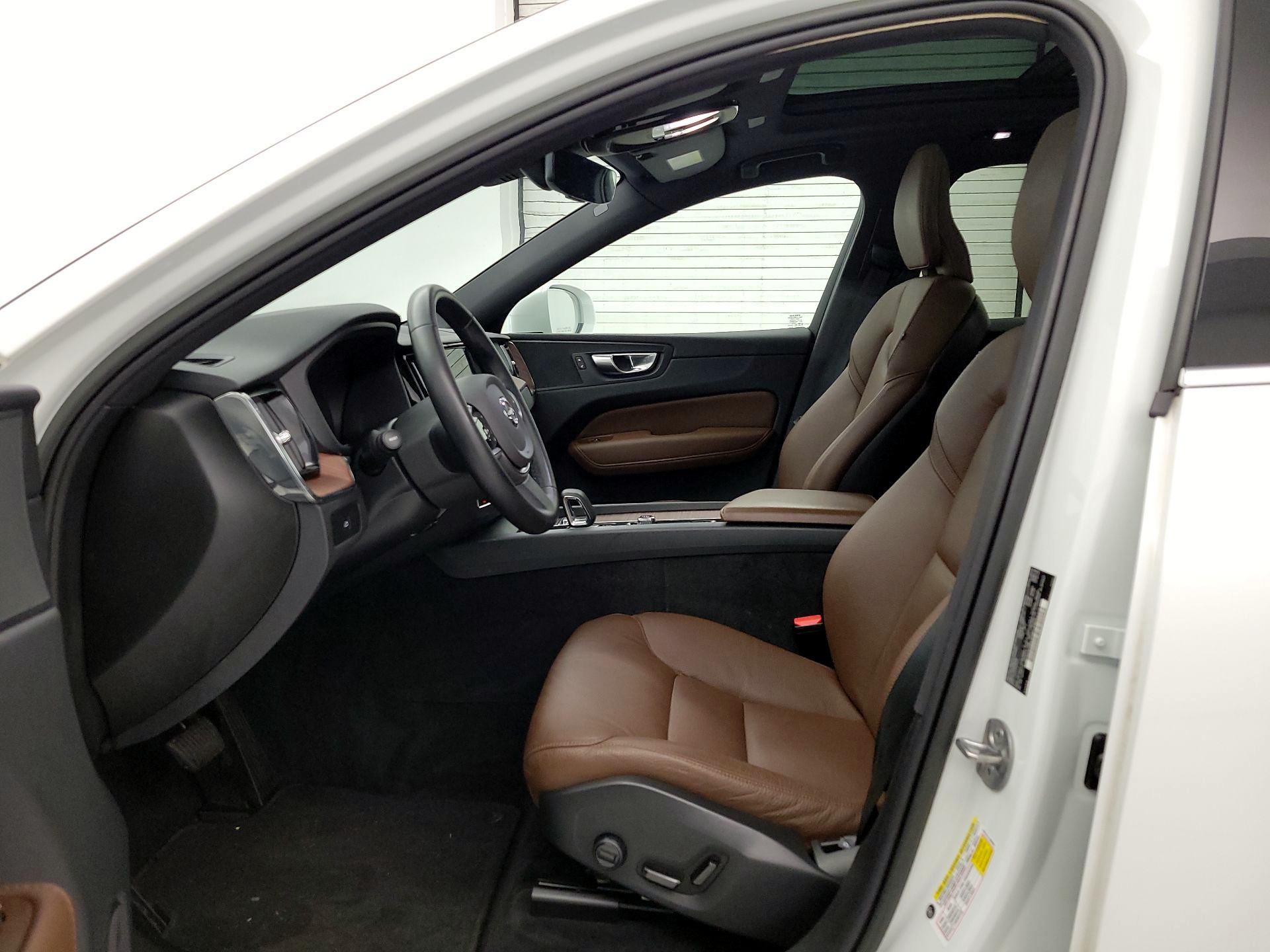 Thumbnail: 2023 Volvo XC60 - 11