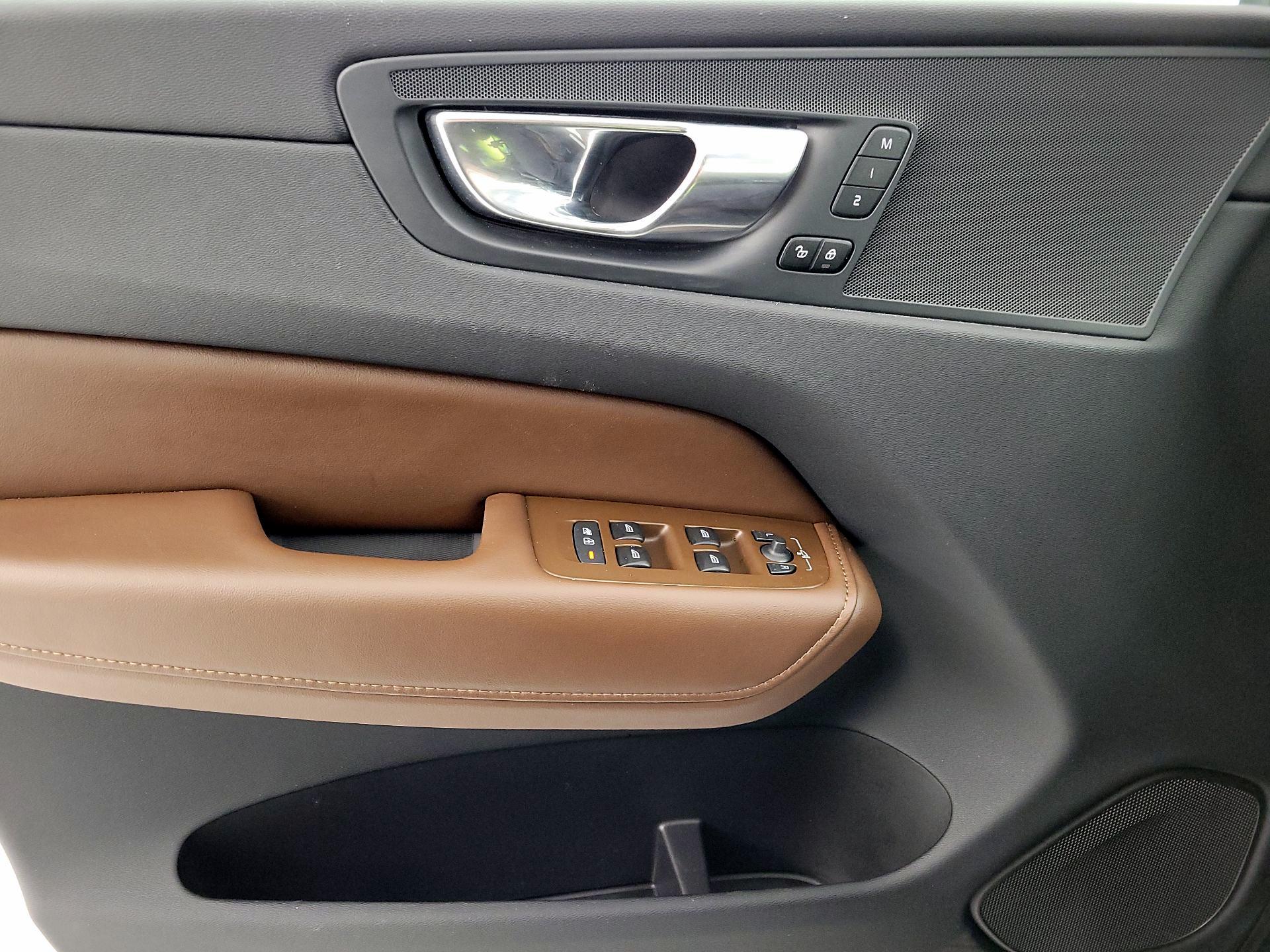 Thumbnail: 2023 Volvo XC60 - 12