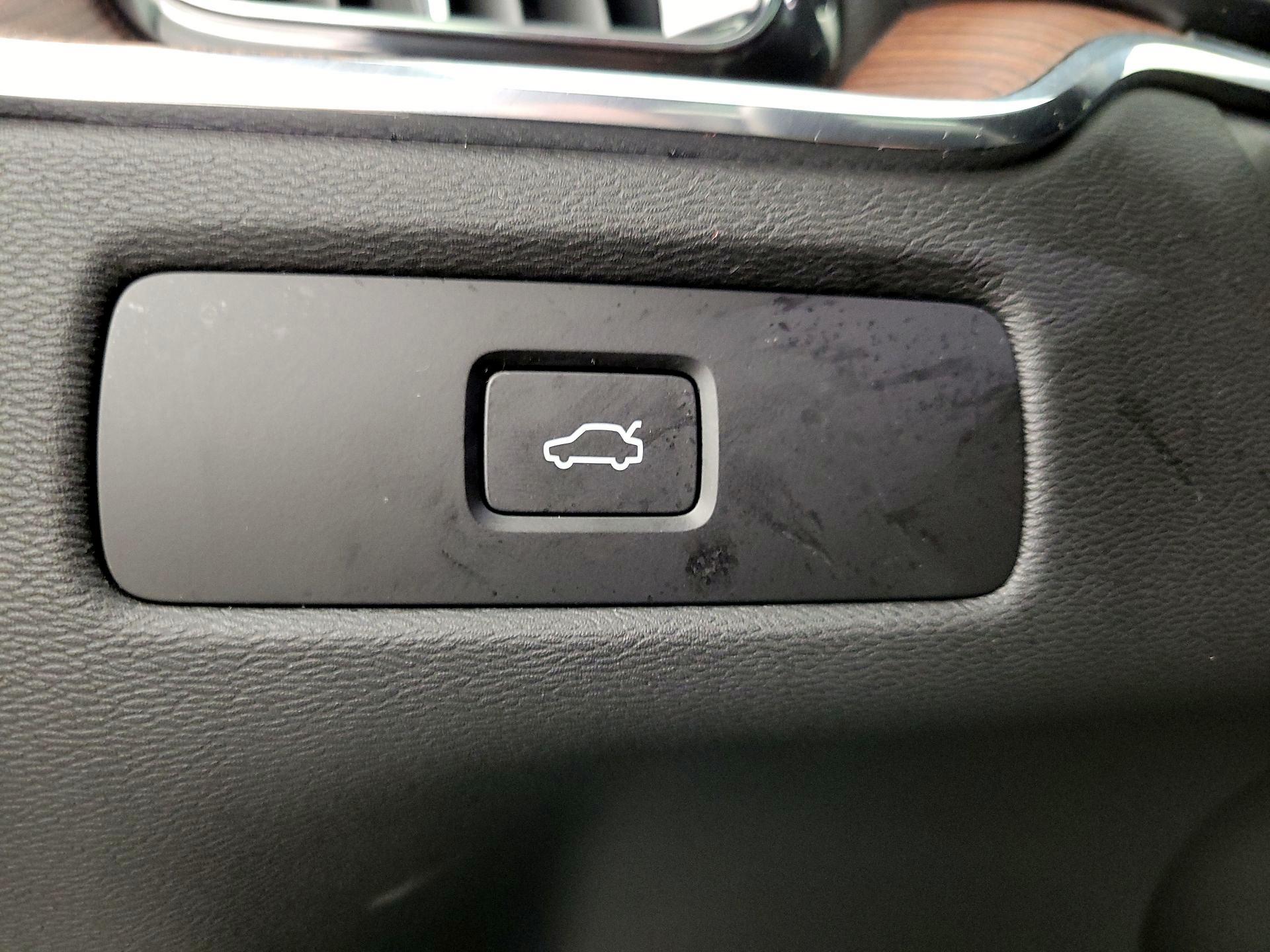 Thumbnail: 2023 Volvo XC60 - 13