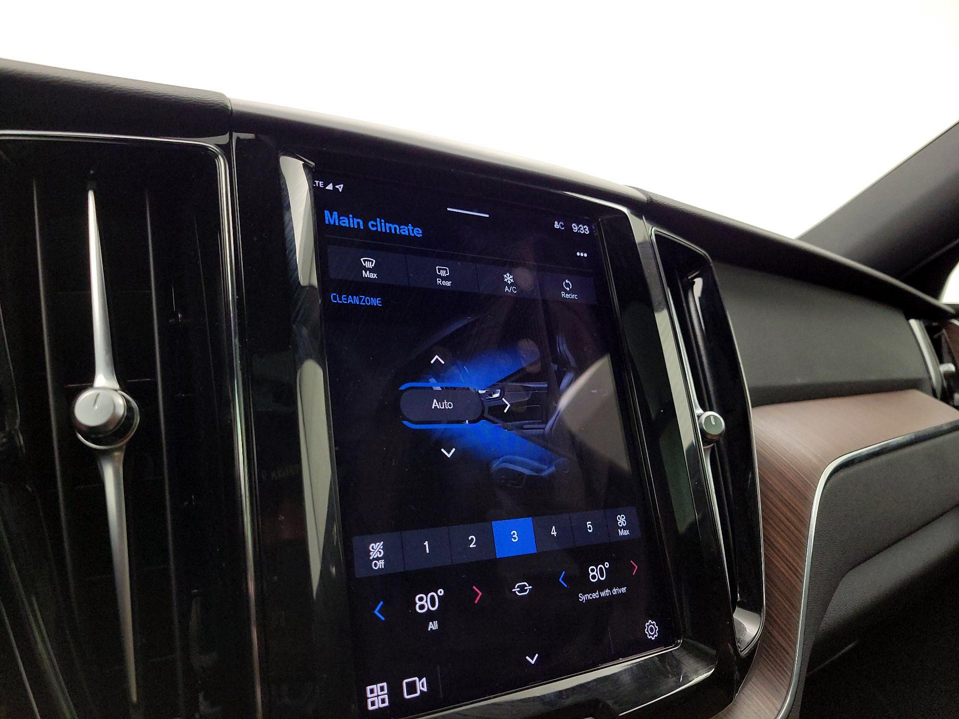 Thumbnail: 2023 Volvo XC60 - 17