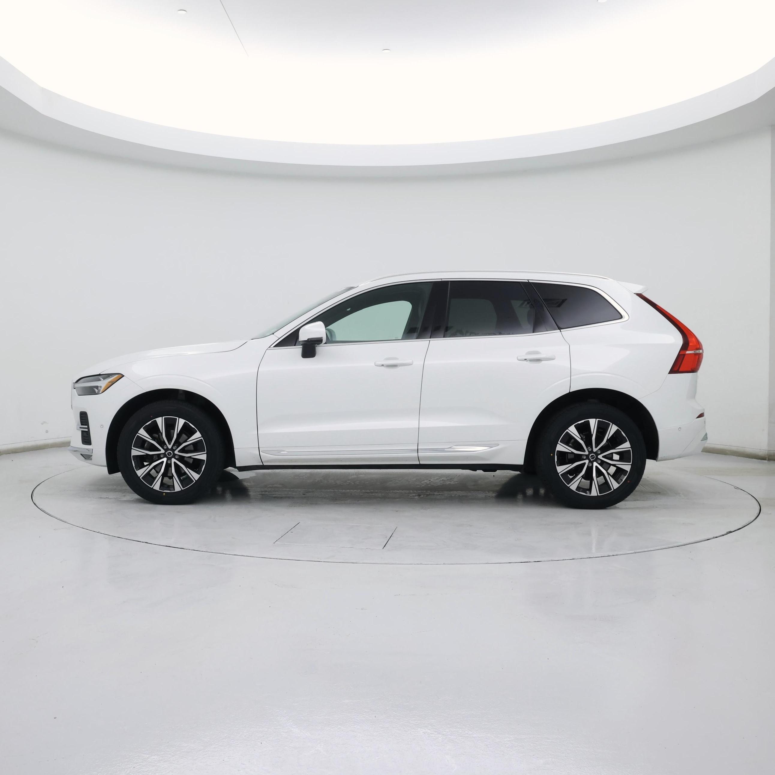 Thumbnail: 2023 Volvo XC60 - 3