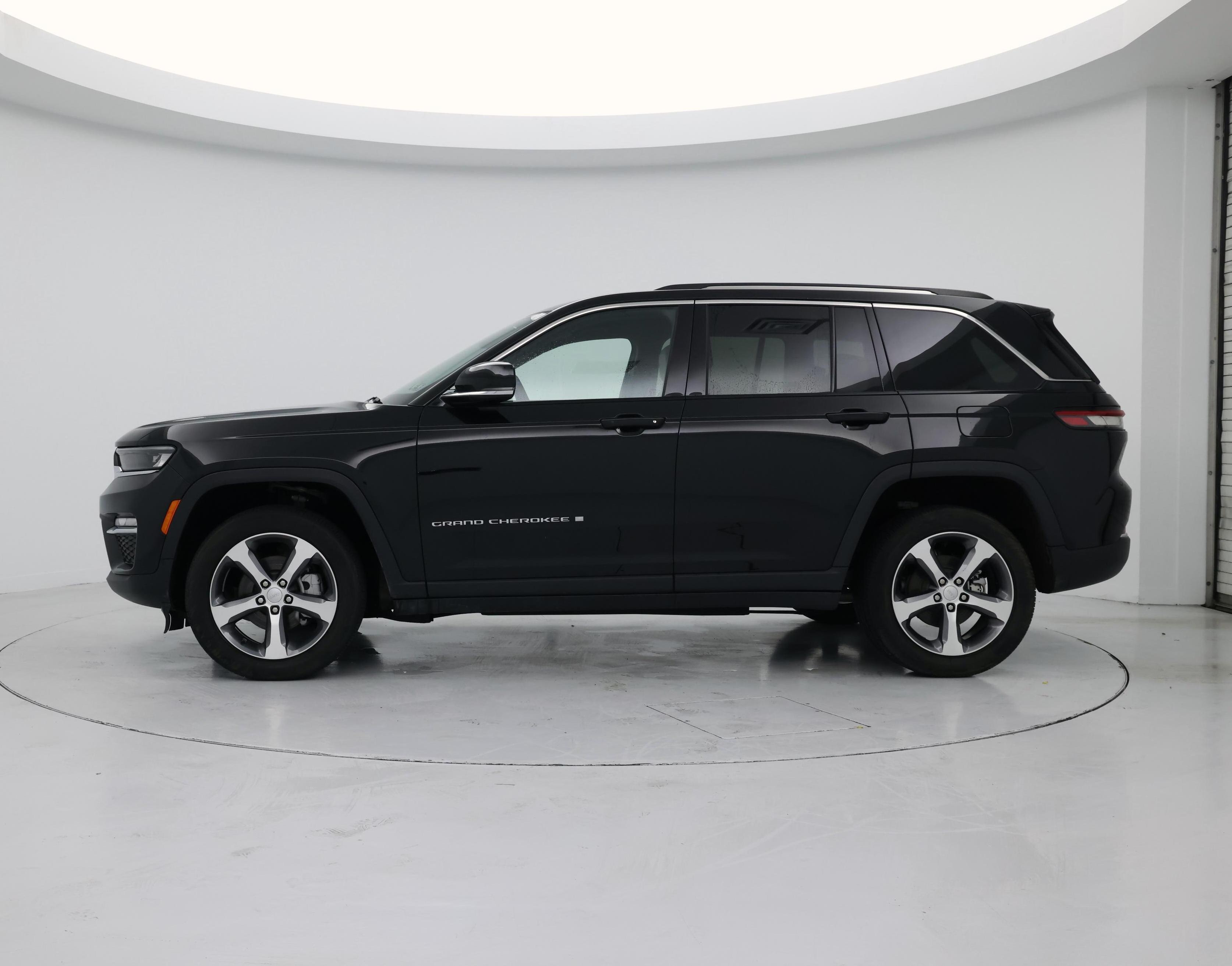 Thumbnail: 2023 Jeep Grand Cherokee - 3