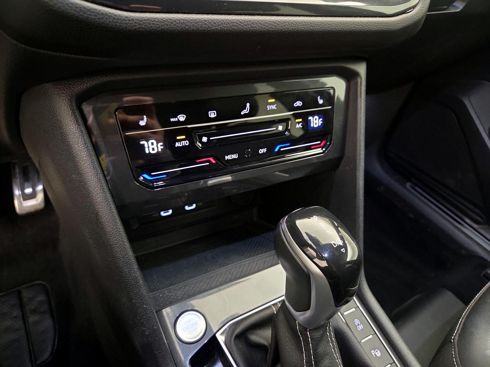 Thumbnail: 2022 Volkswagen Tiguan - 16