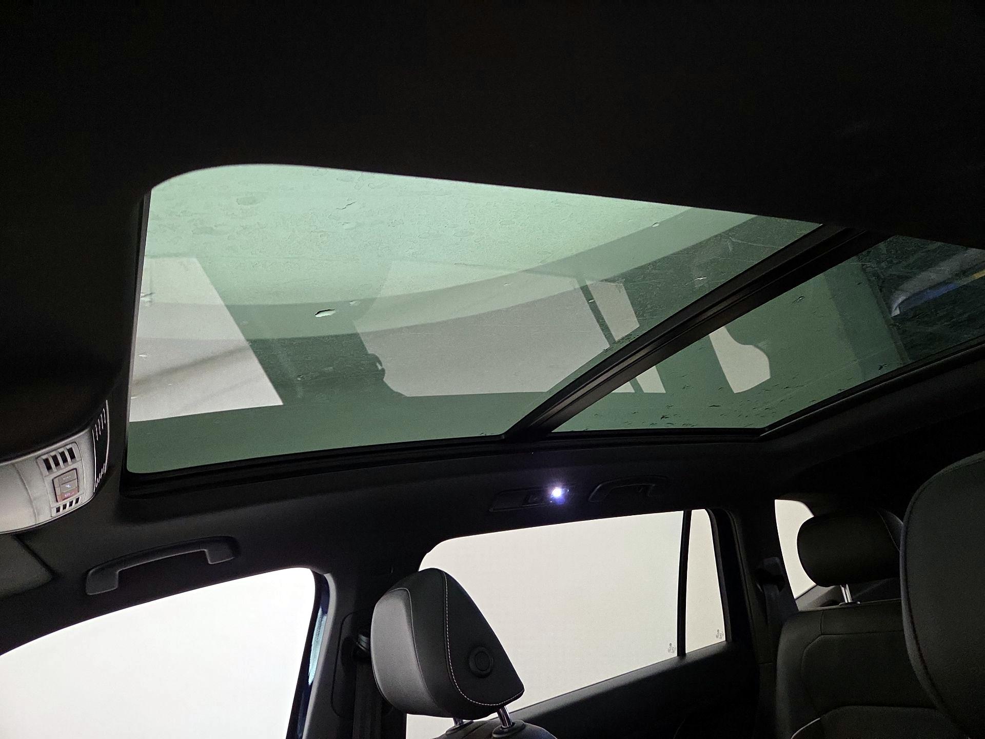 Thumbnail: 2022 Volkswagen Tiguan - 19