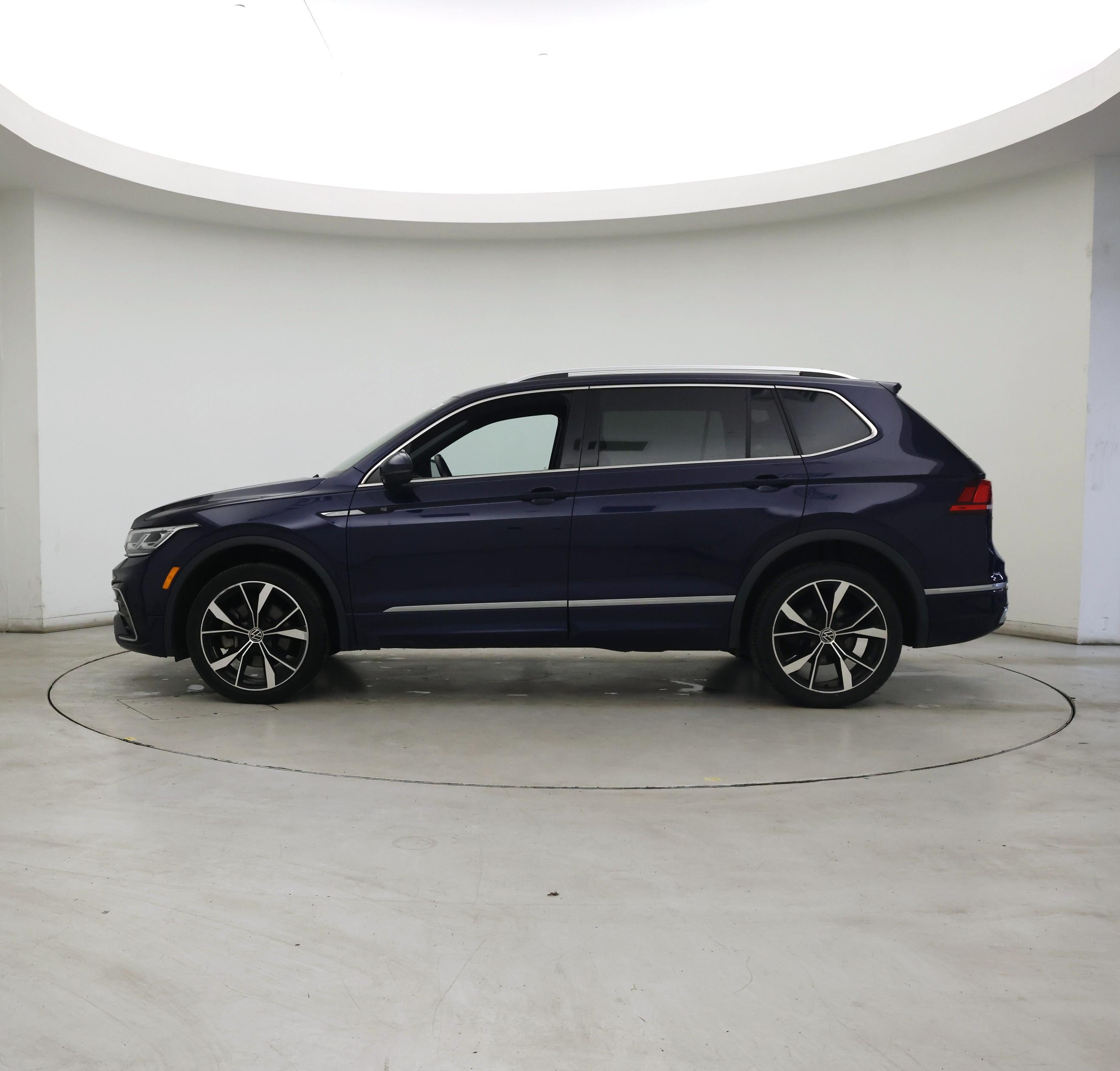 Thumbnail: 2022 Volkswagen Tiguan - 3