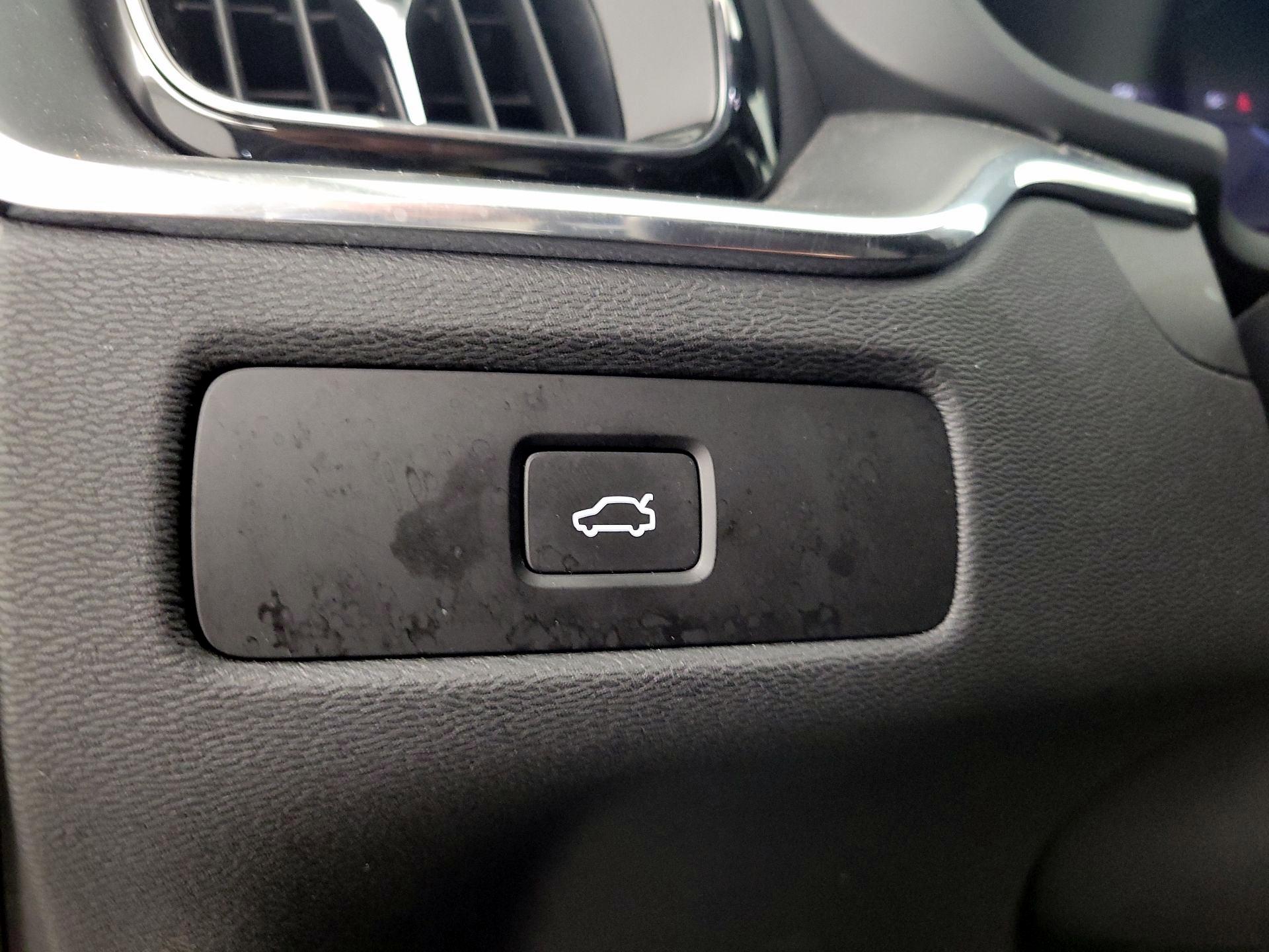 Thumbnail: 2023 Volvo XC60 - 13