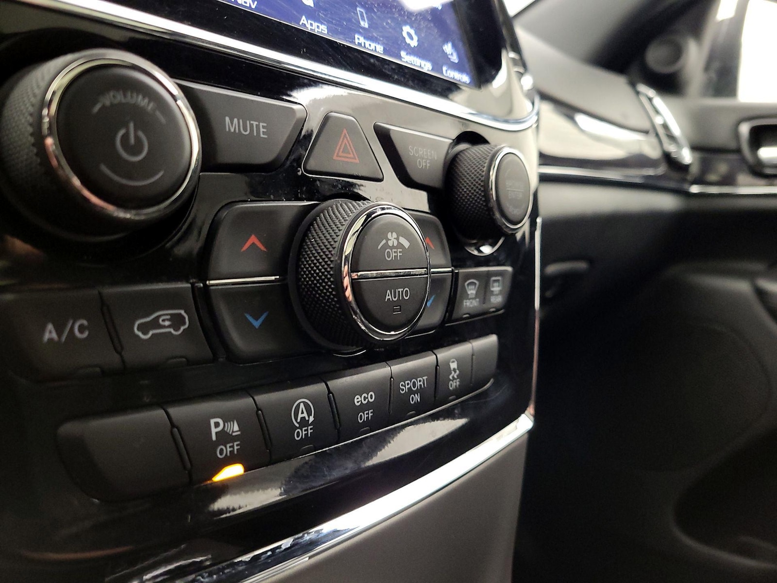 2021 Jeep Grand Cherokee Overland - Photo 18