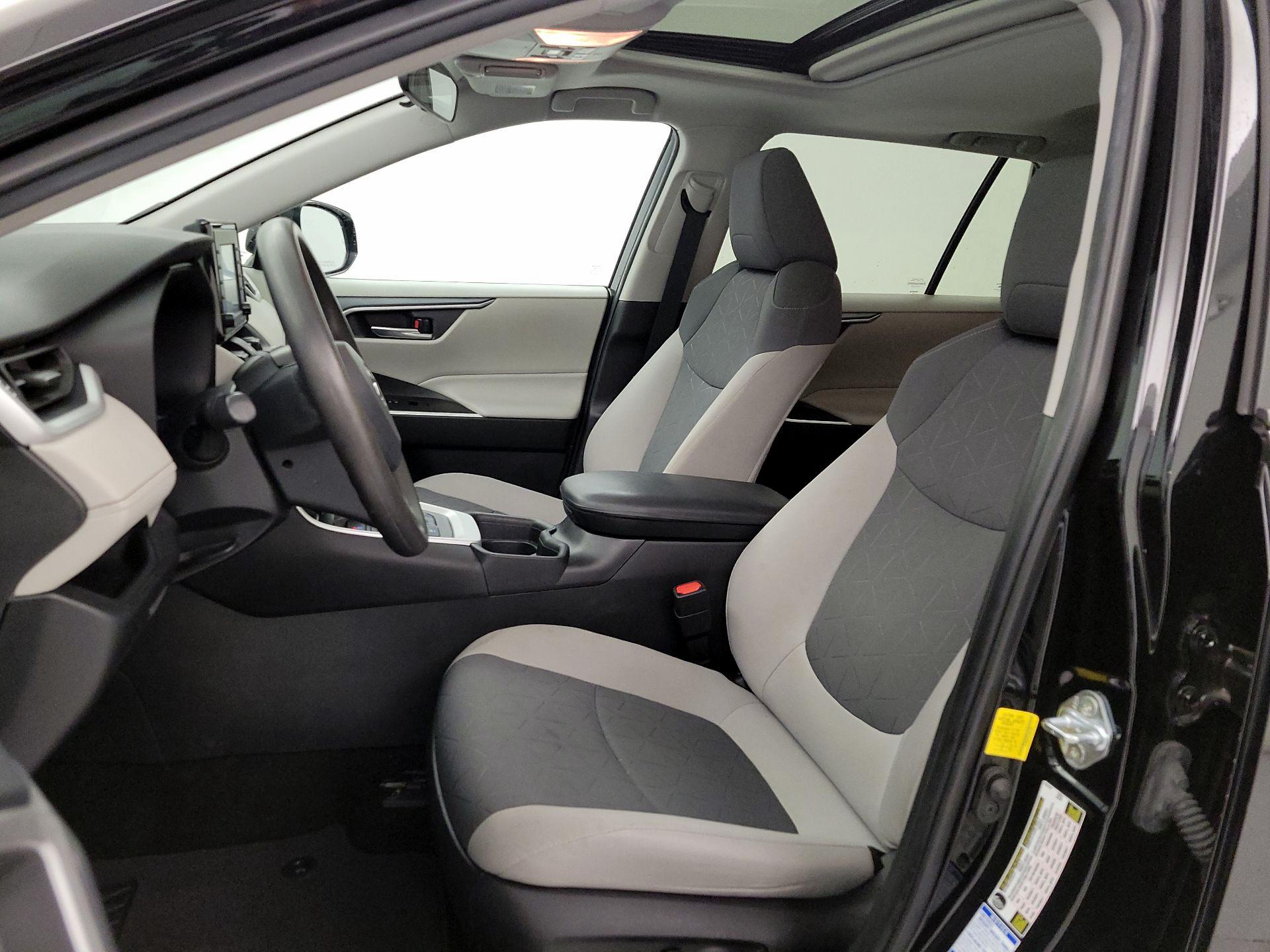 Thumbnail: 2020 Toyota RAV4 - 11