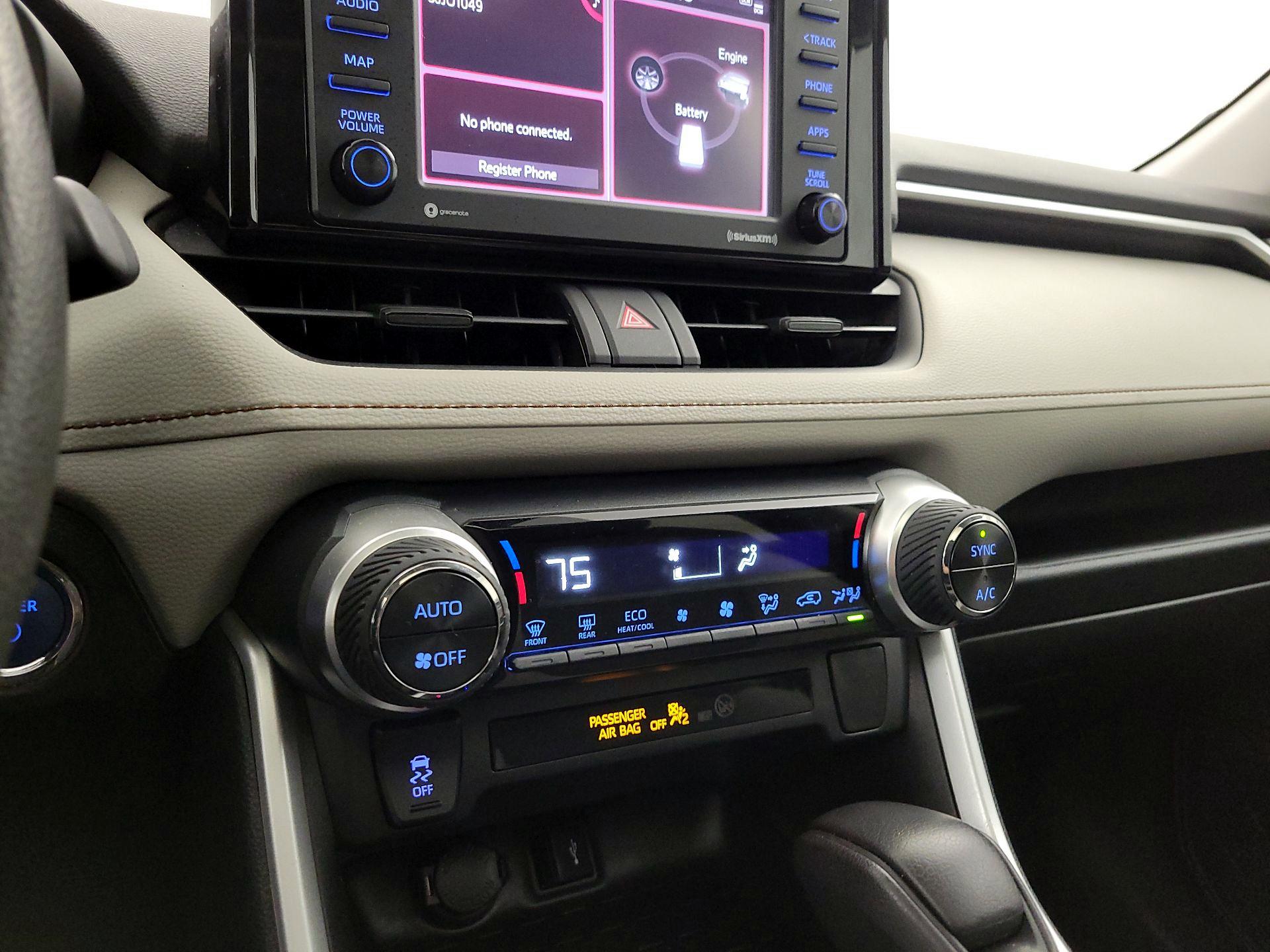 Thumbnail: 2020 Toyota RAV4 - 17