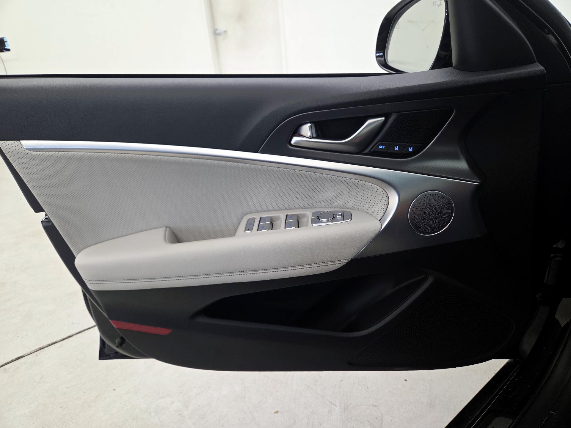 Thumbnail: 2024 Genesis G70 - 12