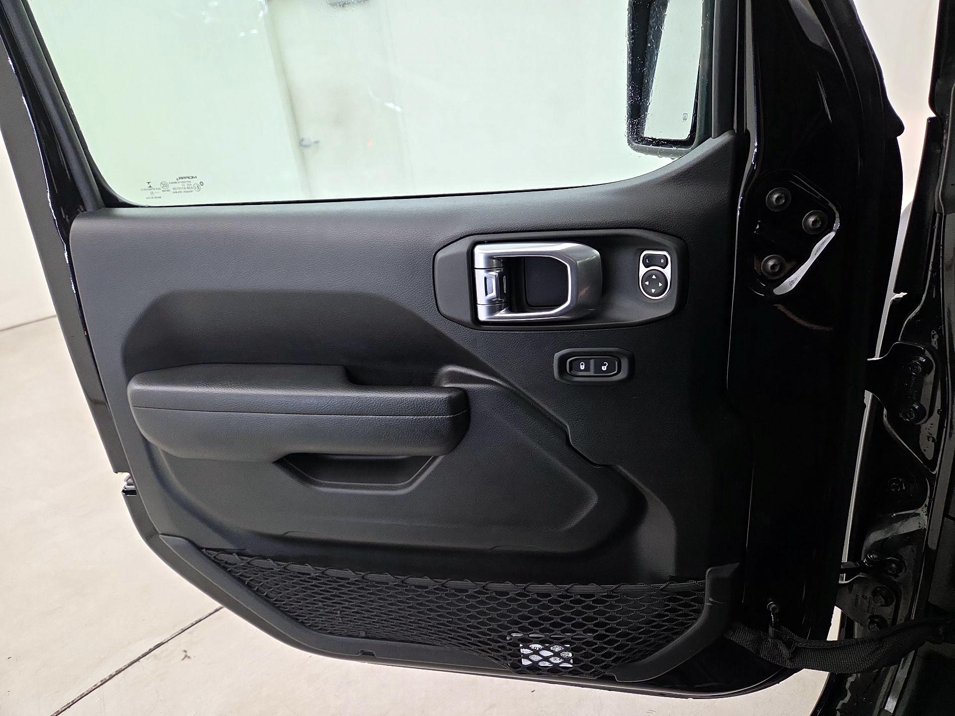 Thumbnail: 2022 Jeep Wrangler - 12